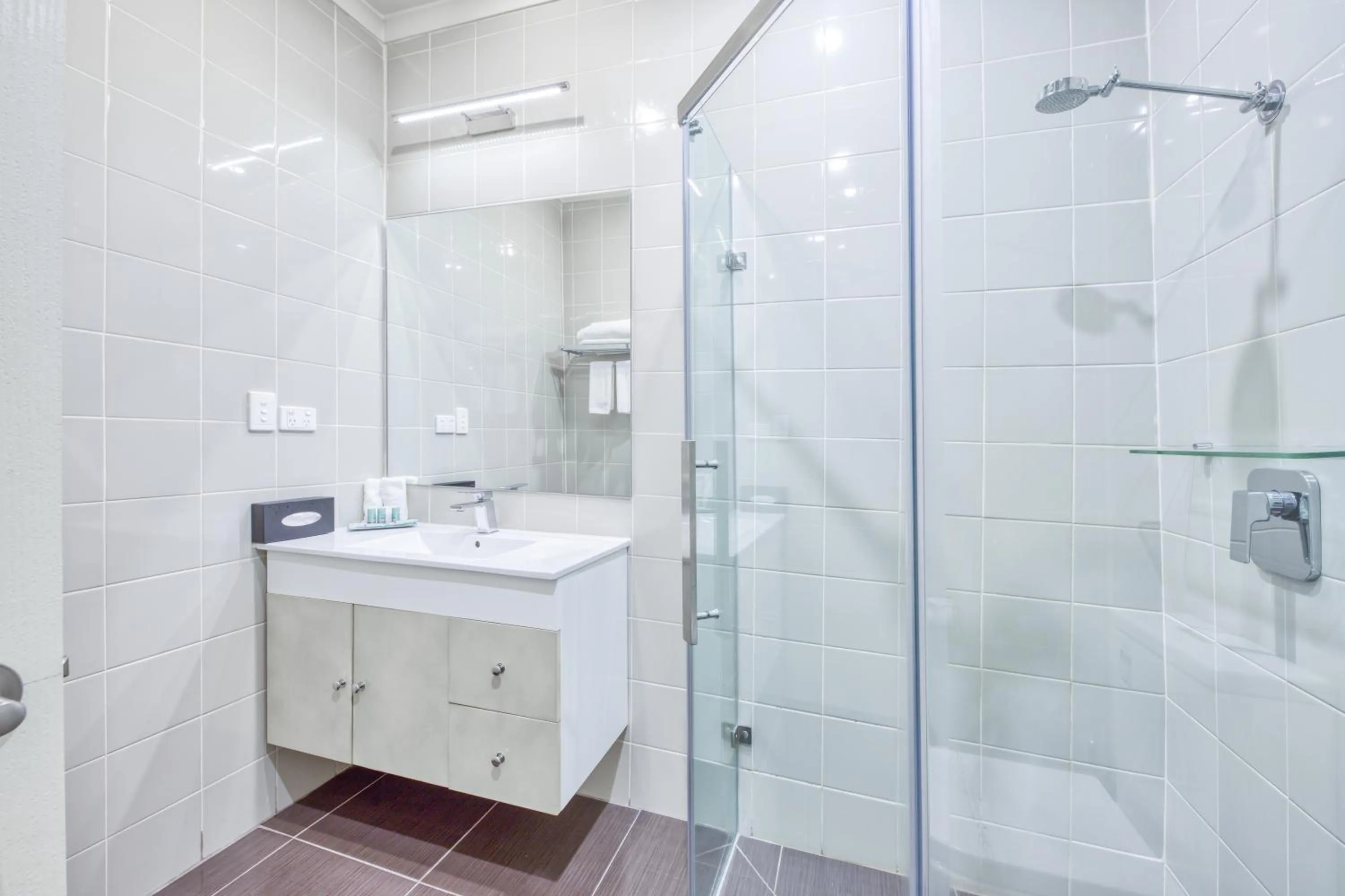 Shower in Best Western Melbourne Airport
