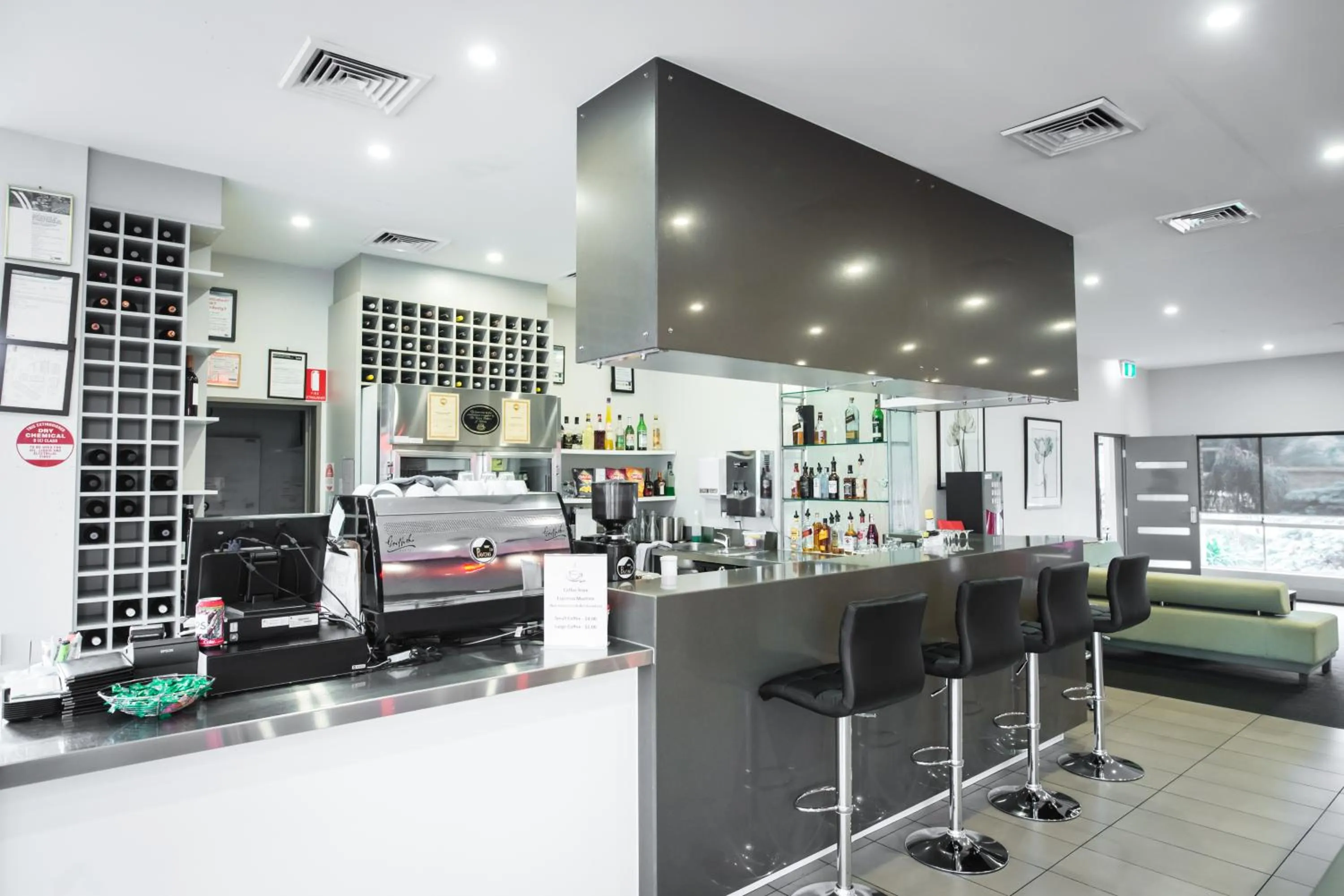 Lounge or bar in Best Western Melbourne Airport