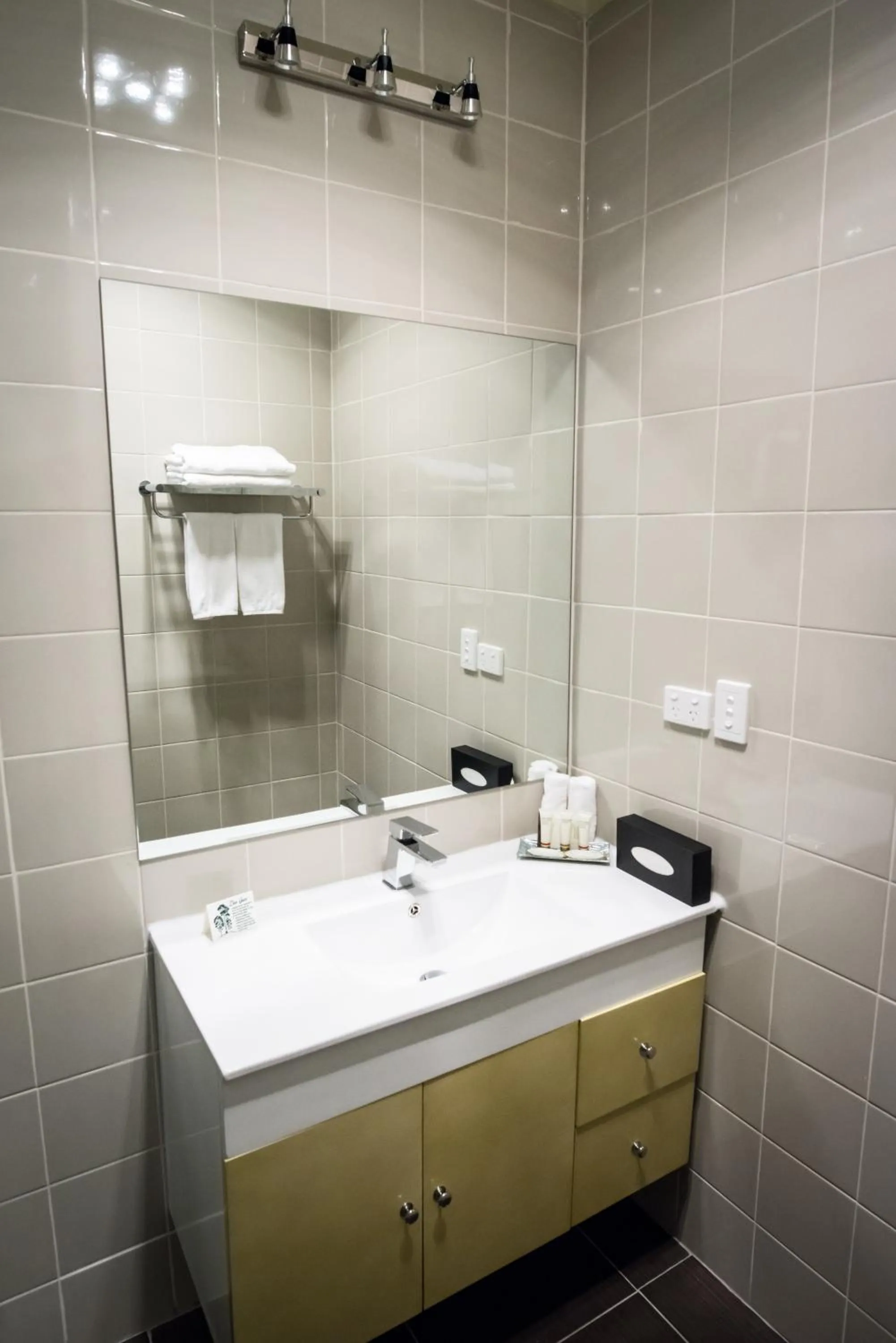 Bathroom in Best Western Melbourne Airport
