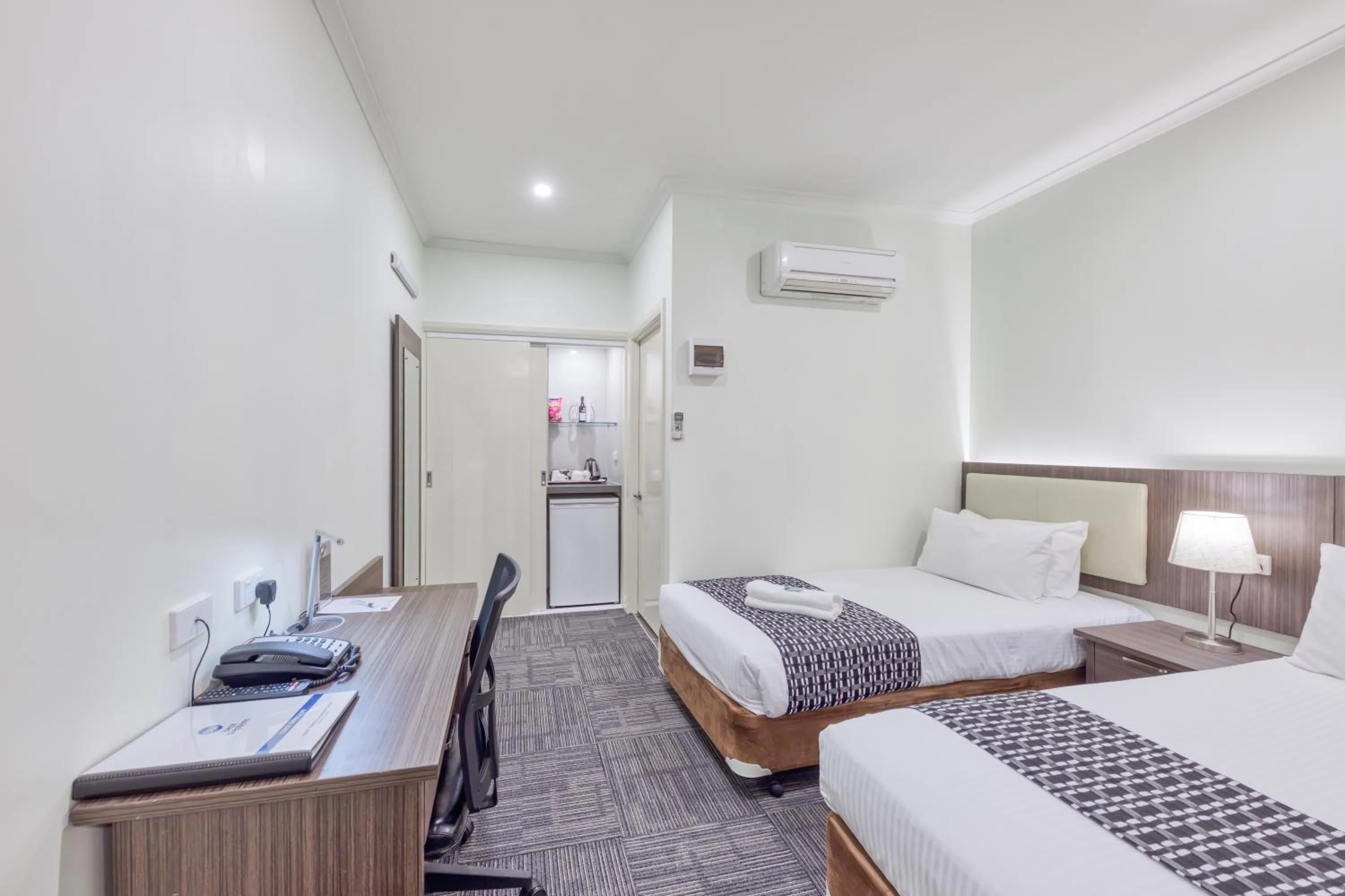 Photo of the whole room, Bed in Best Western Melbourne Airport
