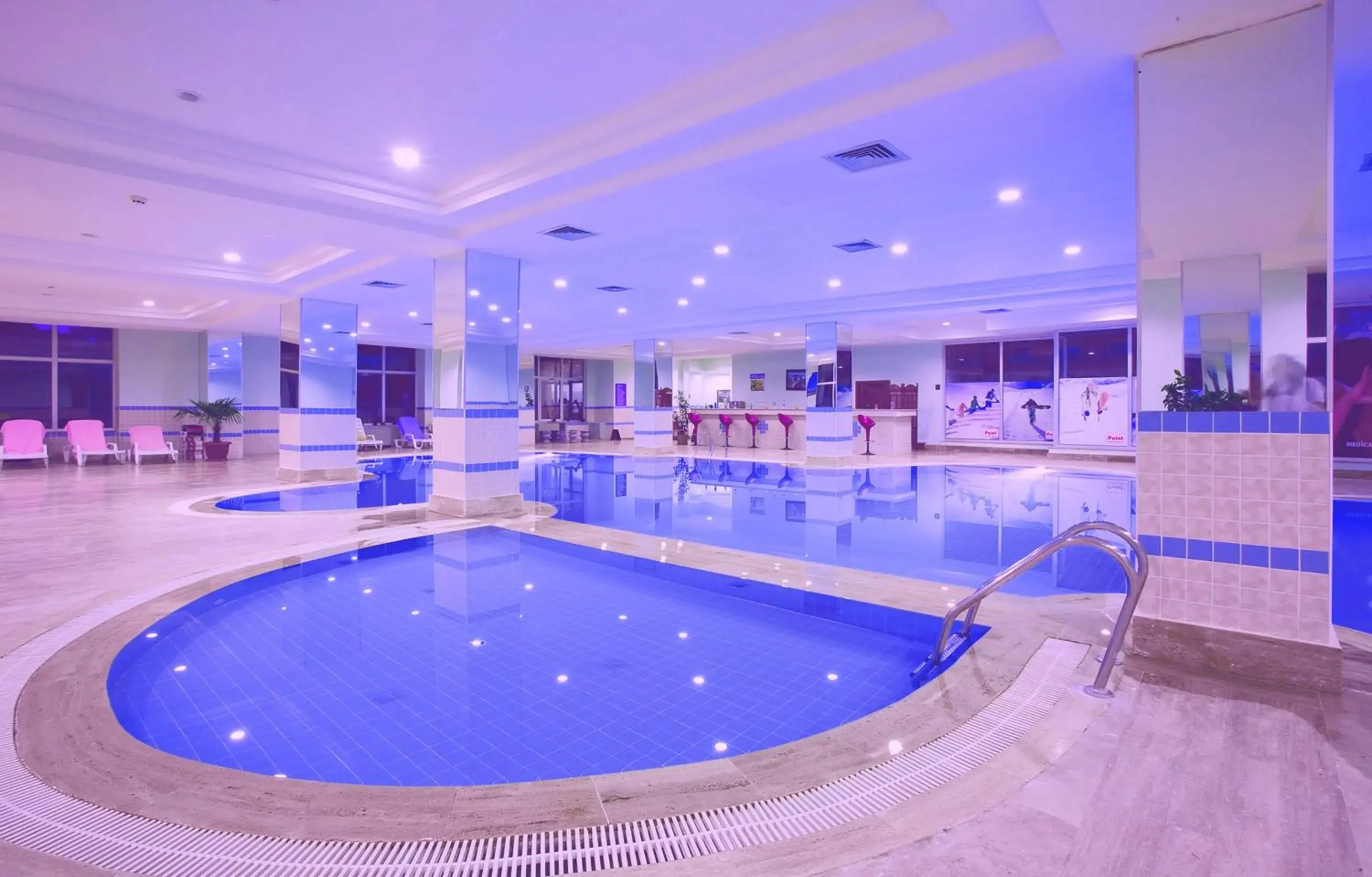 Swimming pool in The Green Park Kartepe Swimming pool in The Green Park Kartepe