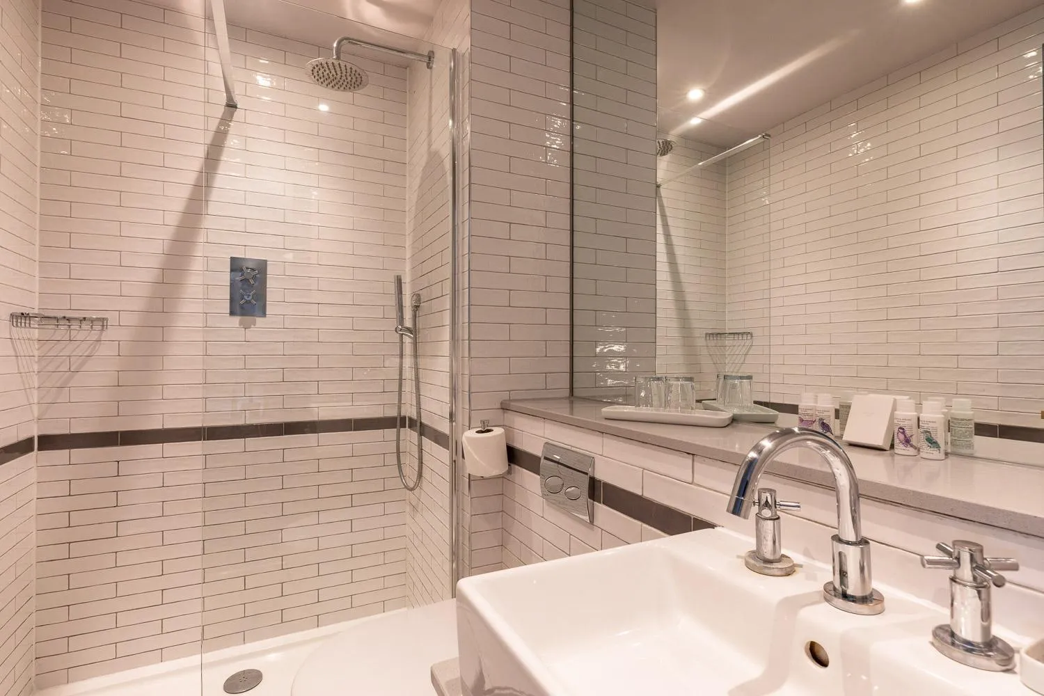 Shower in The Brook Green Hotel