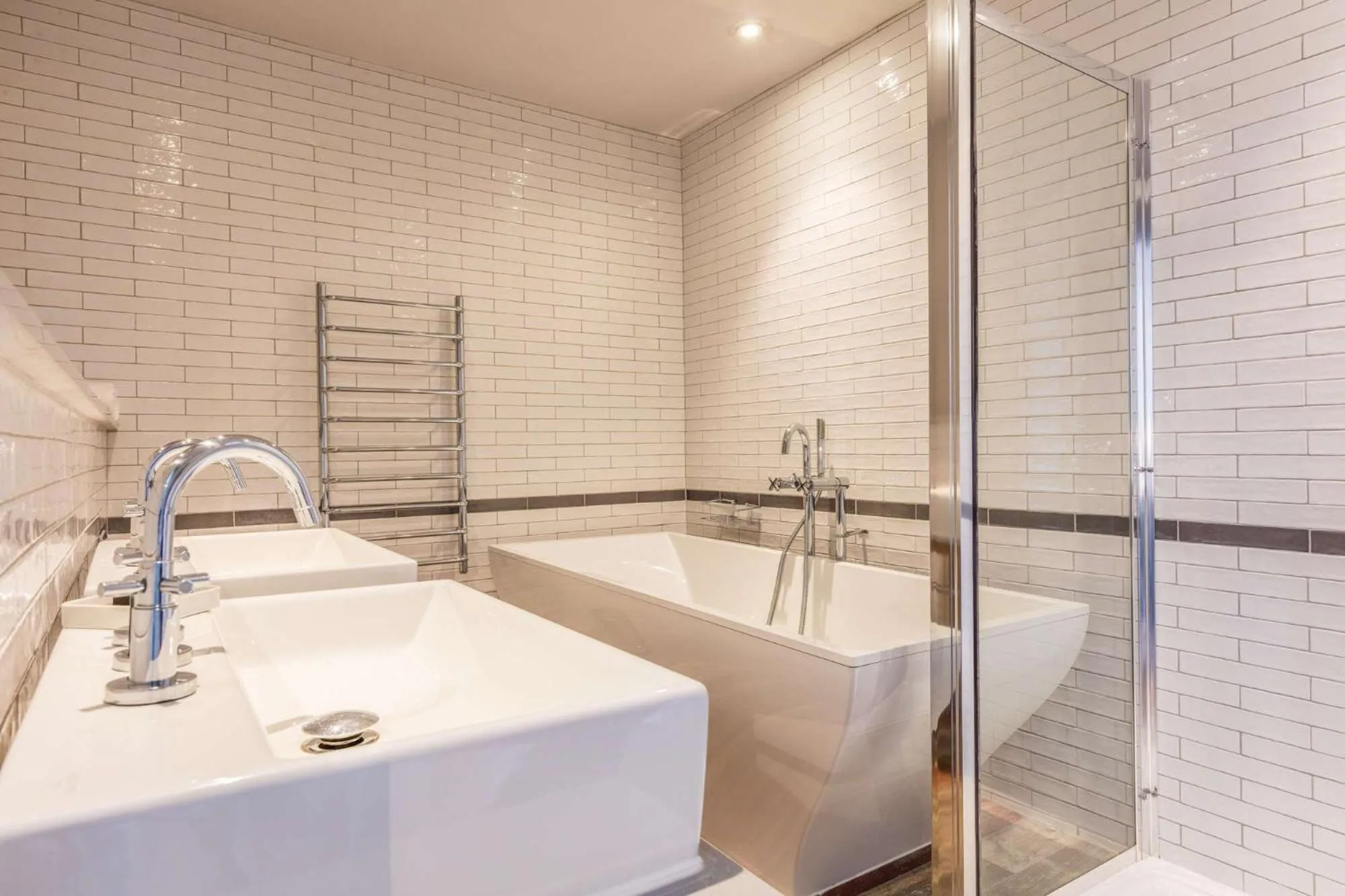 Shower in The Brook Green Hotel