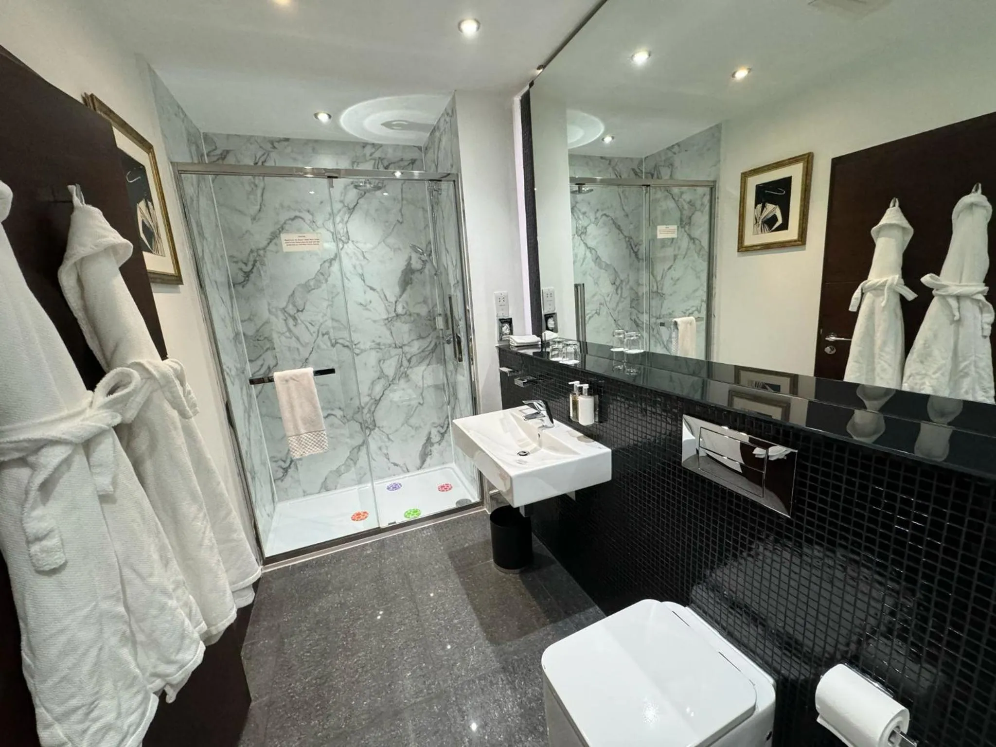 Shower in Rafayel Hotel & Spa