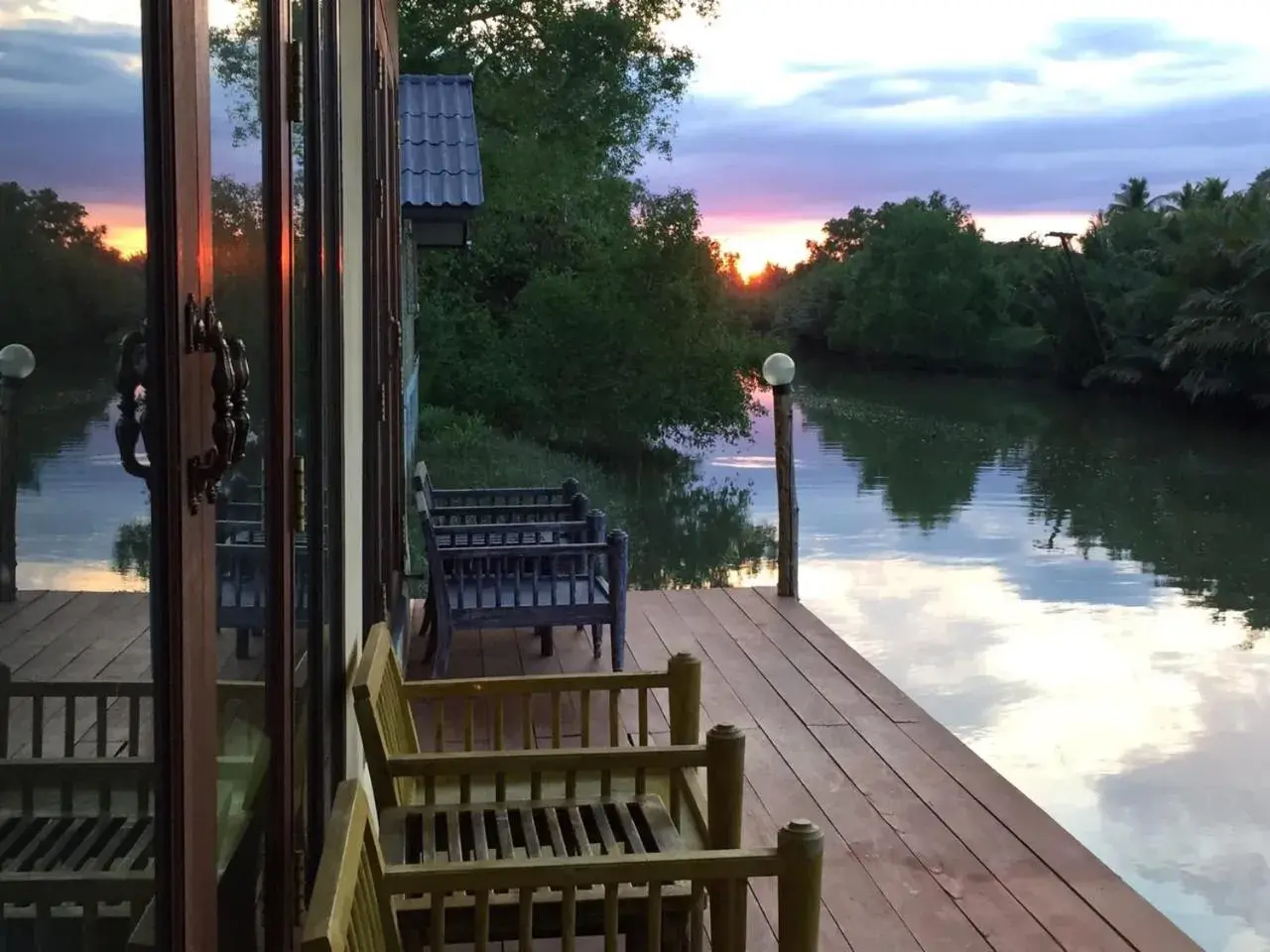 Property building in Bangsrai Cottage Property building in Bangsrai Cottage