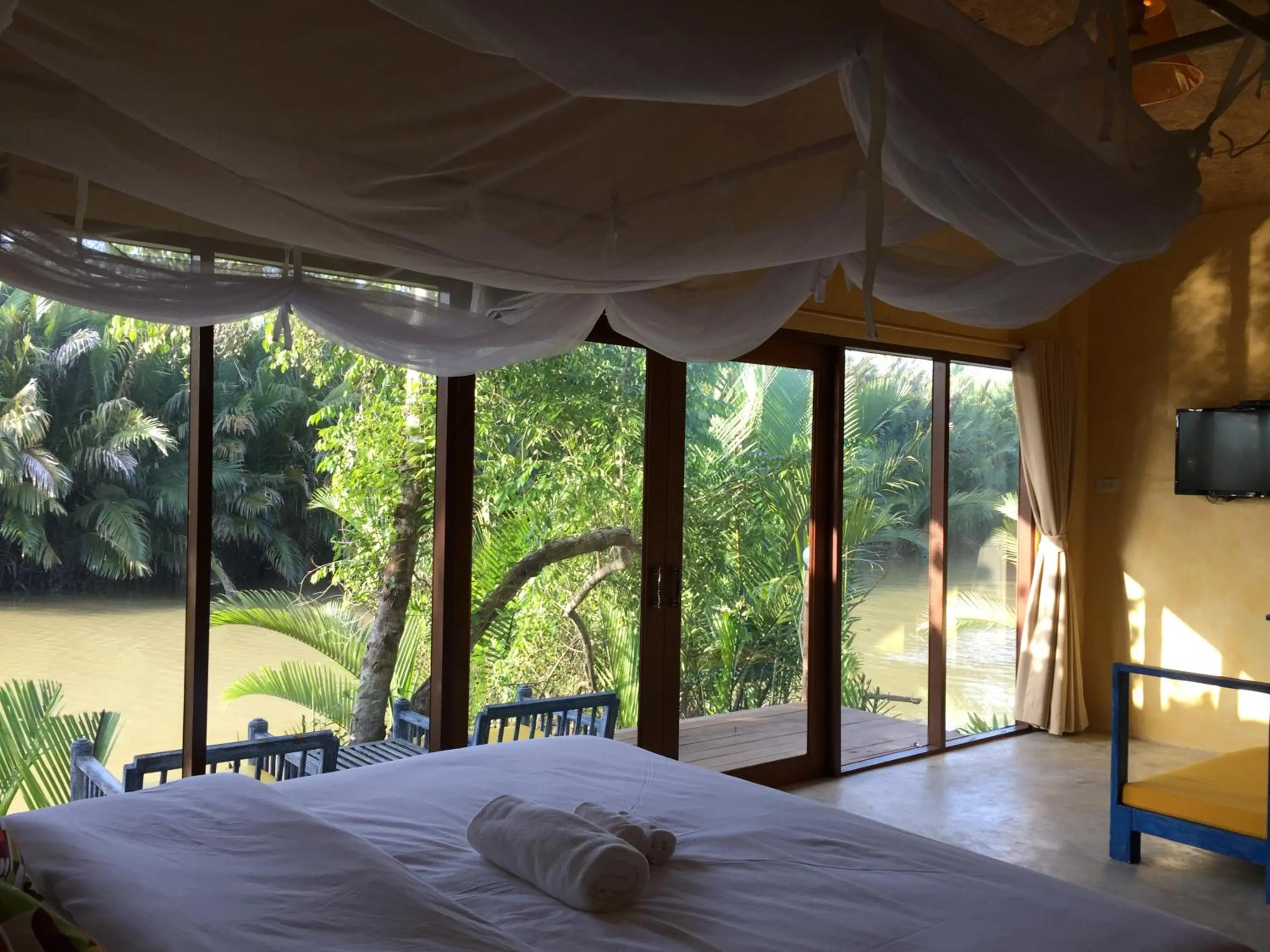 Bed in Bangsrai Cottage