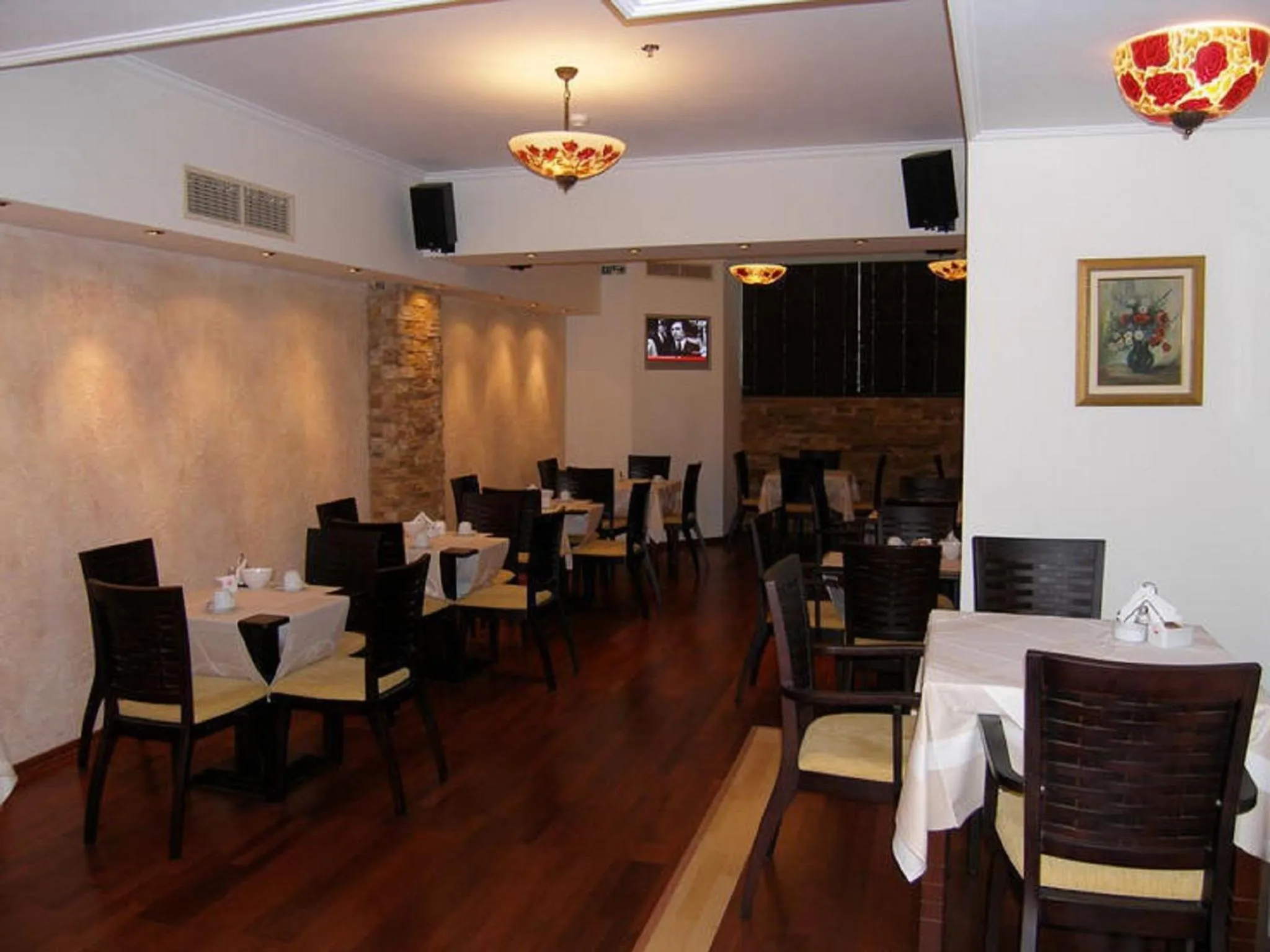 Area and facilities in Nicola Hotel