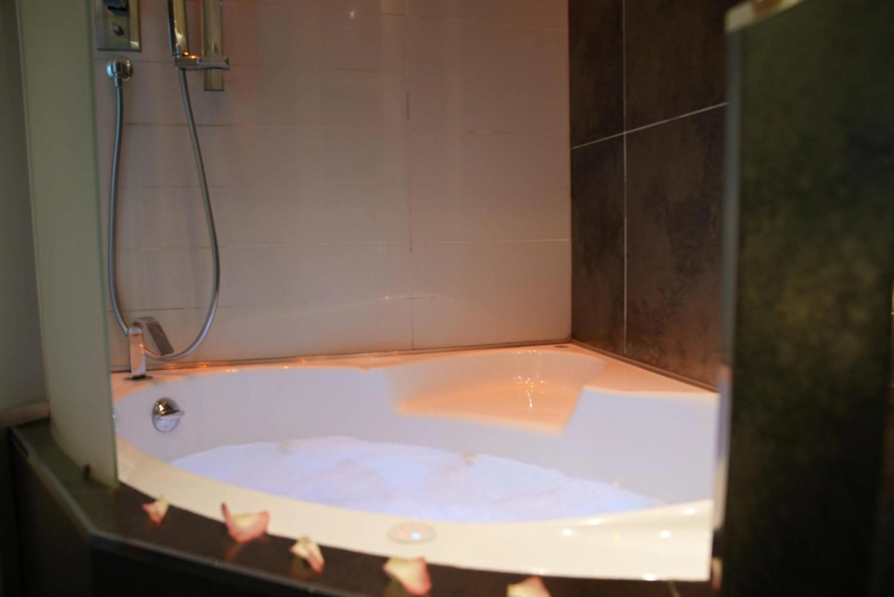 Bathroom in Secret de Paris - Hotel & Spa