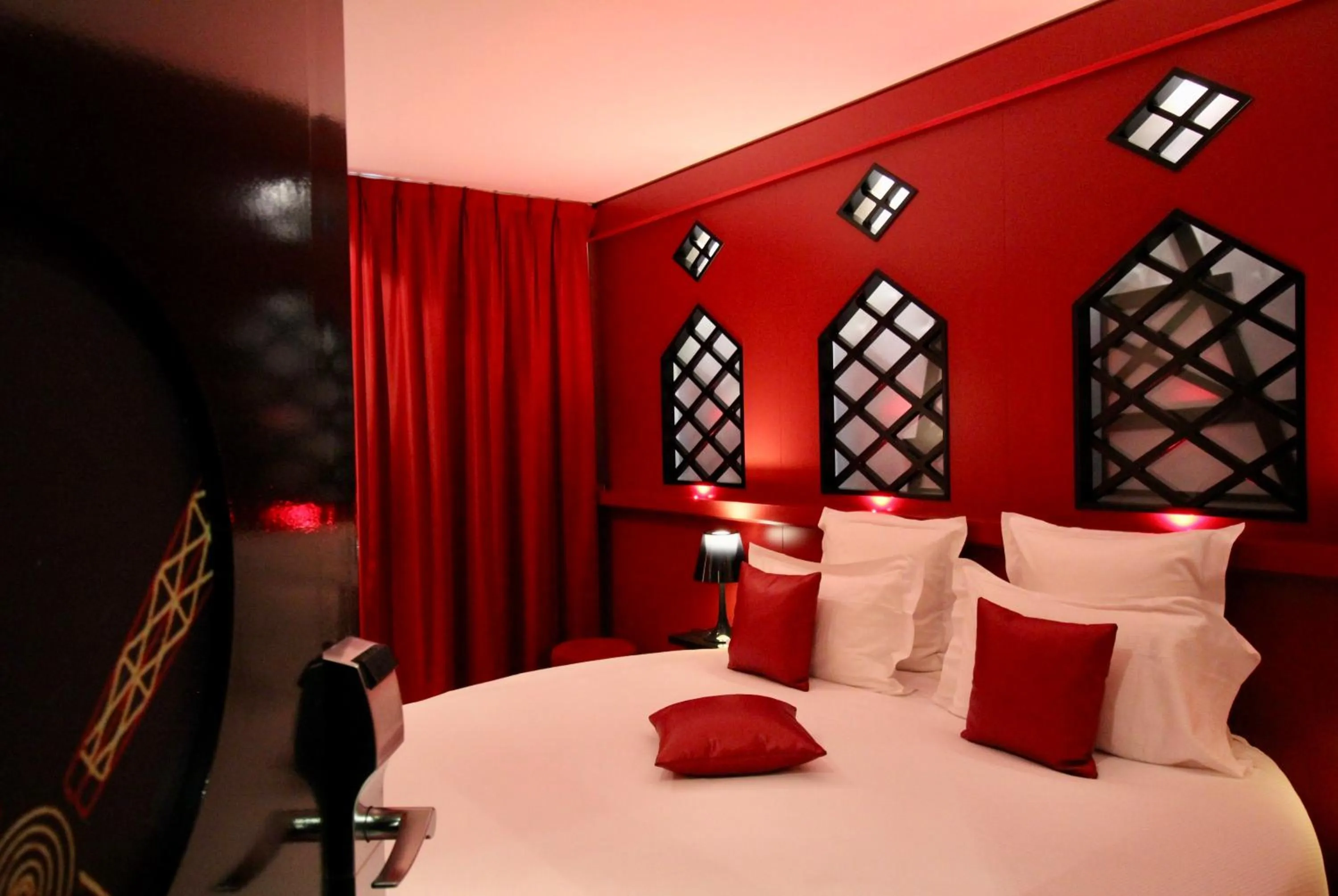 Bed in Secret de Paris - Hotel & Spa