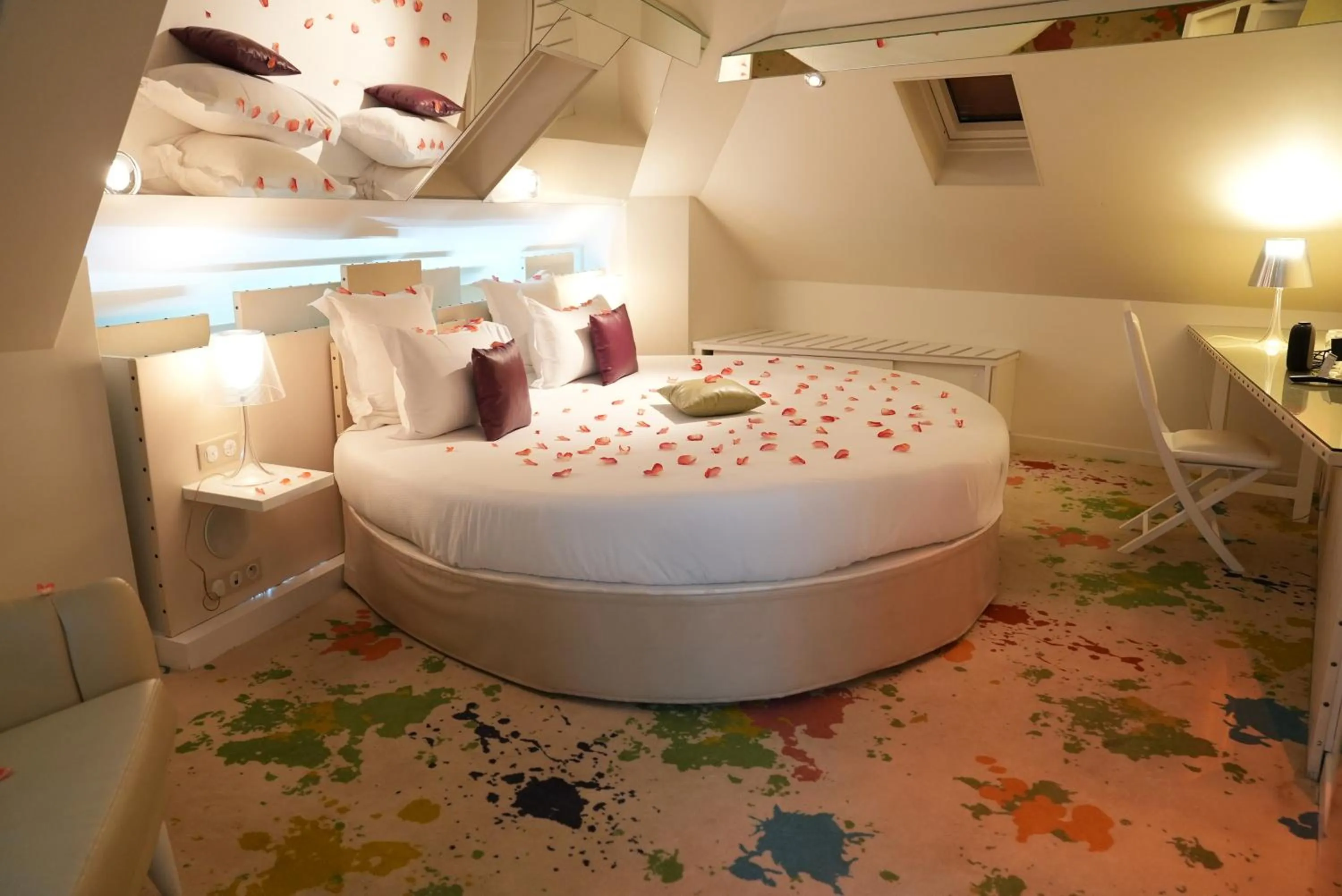 Bed in Secret de Paris - Hotel & Spa