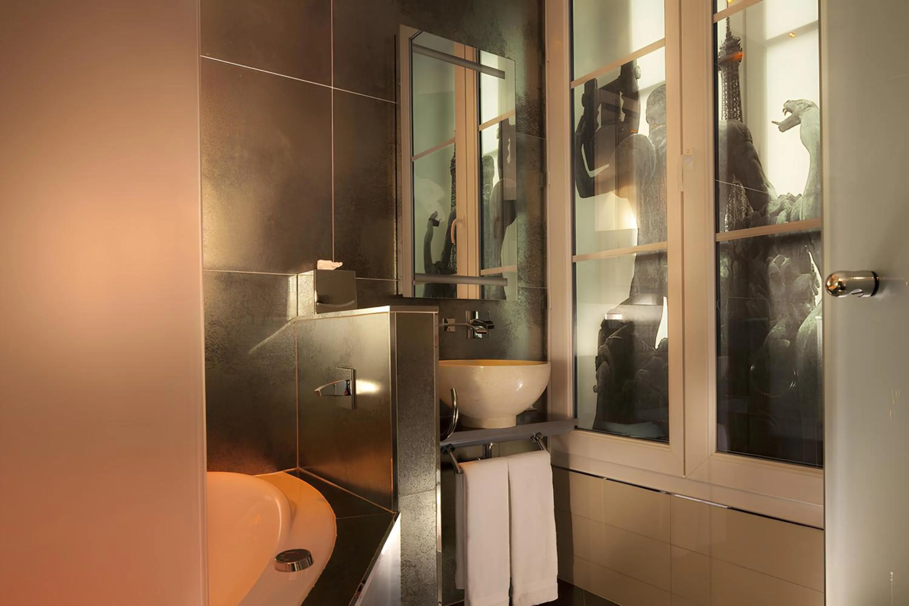 Bathroom in Secret de Paris - Hotel & Spa