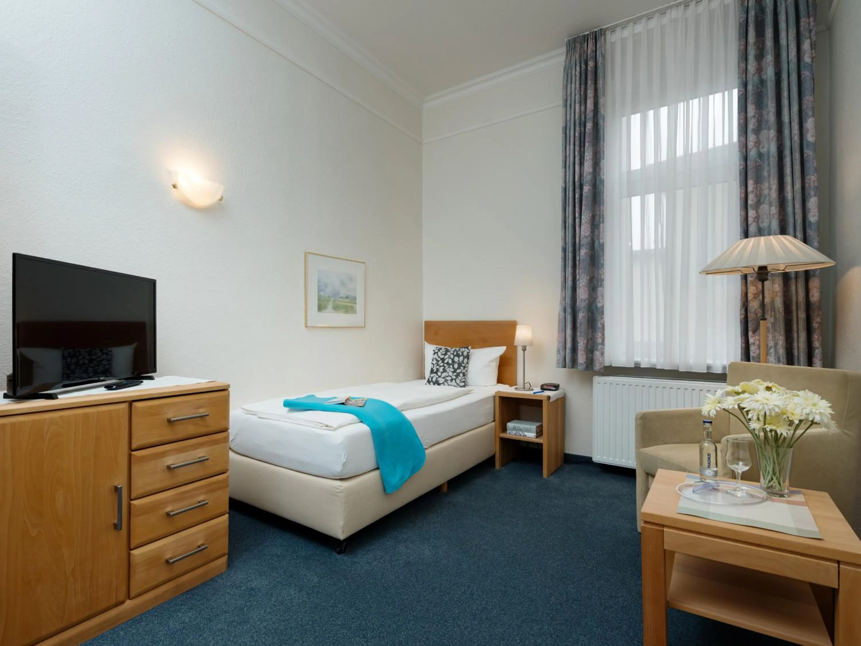 Photo of the whole room, Bed in Hotel Gutenberg