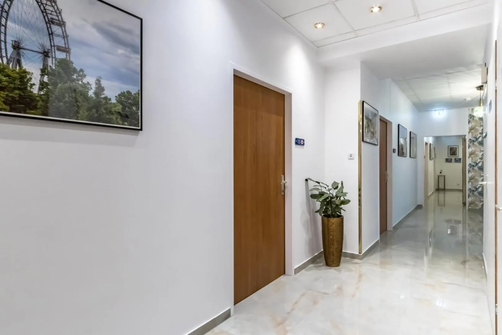 Facade/entrance in Hotel Corvinus Vienna