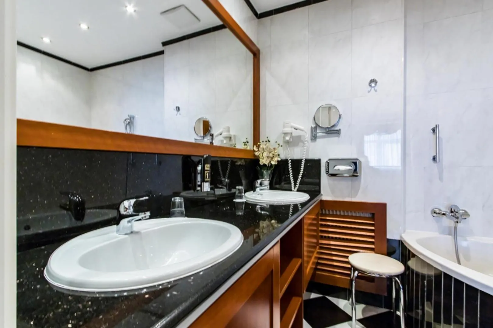 Bathroom in Hotel Corvinus Vienna