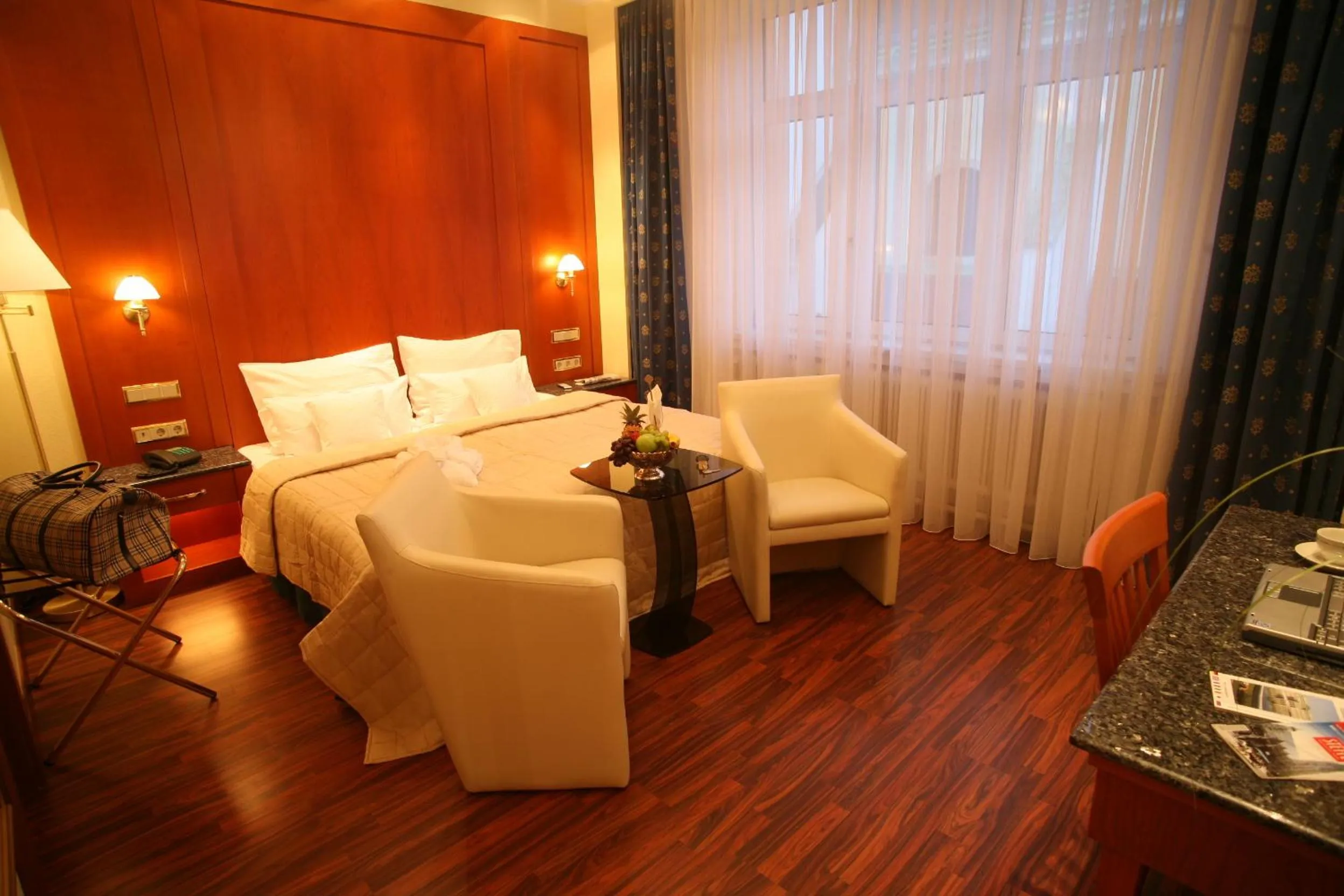 Photo of the whole room, Bed in Hotel Corvinus Vienna