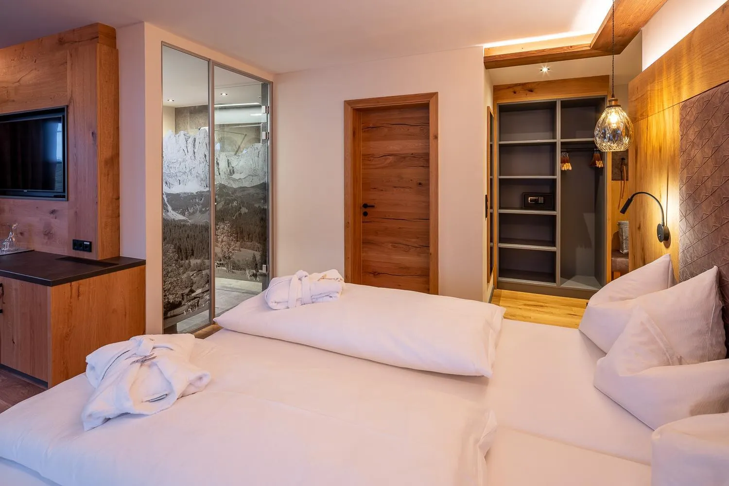 Photo of the whole room, Bed in Hotel Jagdschlössl