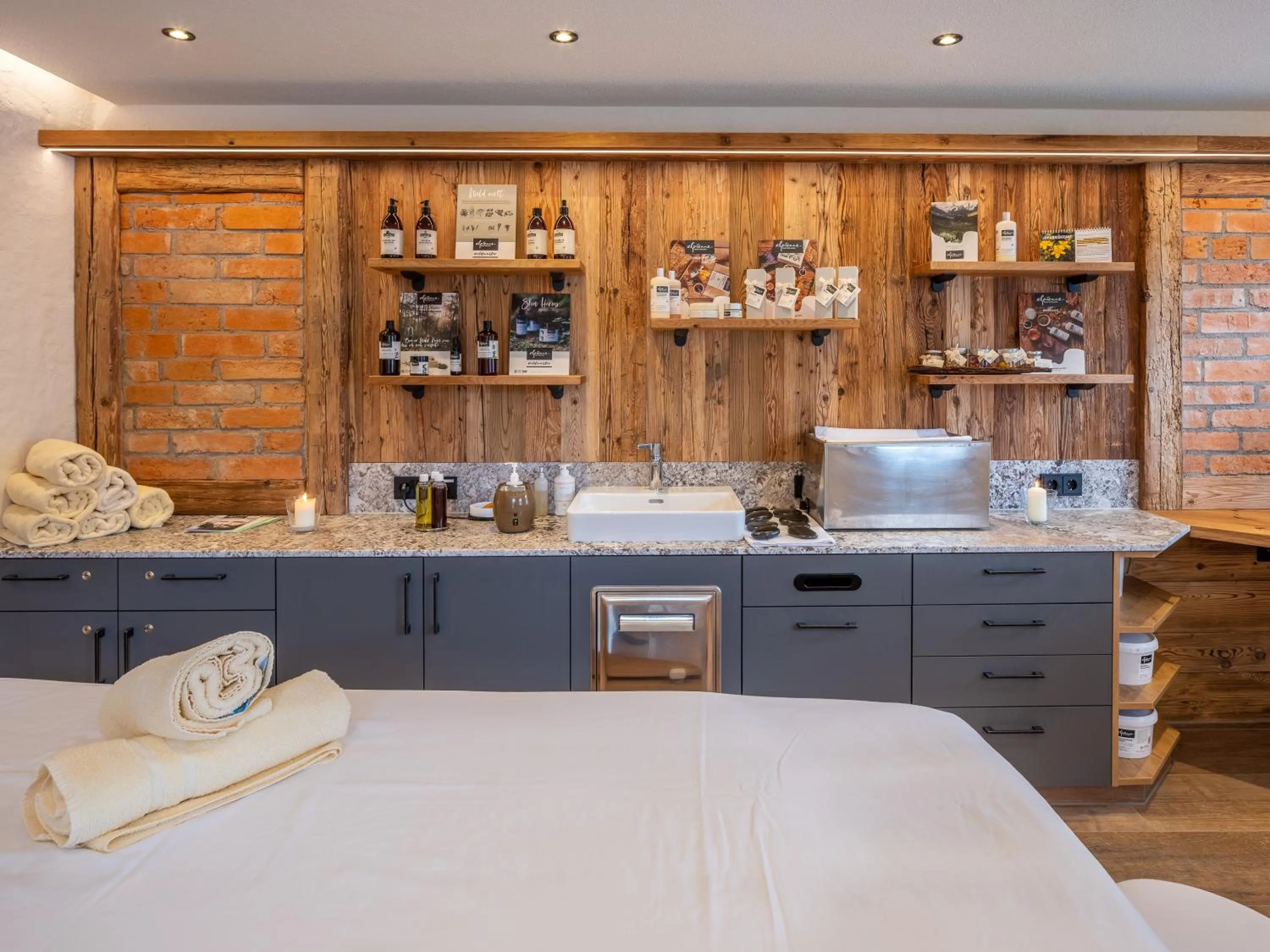 Massage, Bed in Hotel Jagdschlössl