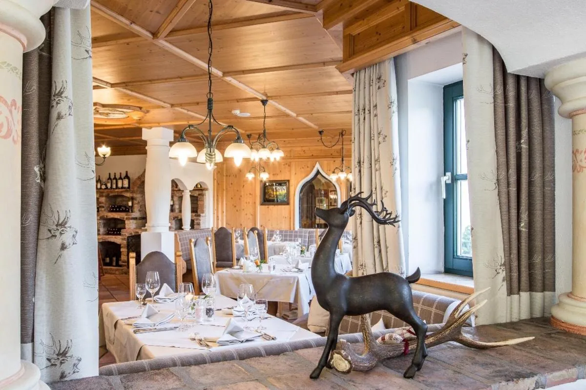 Restaurant/places to eat in Hotel Jagdschlössl