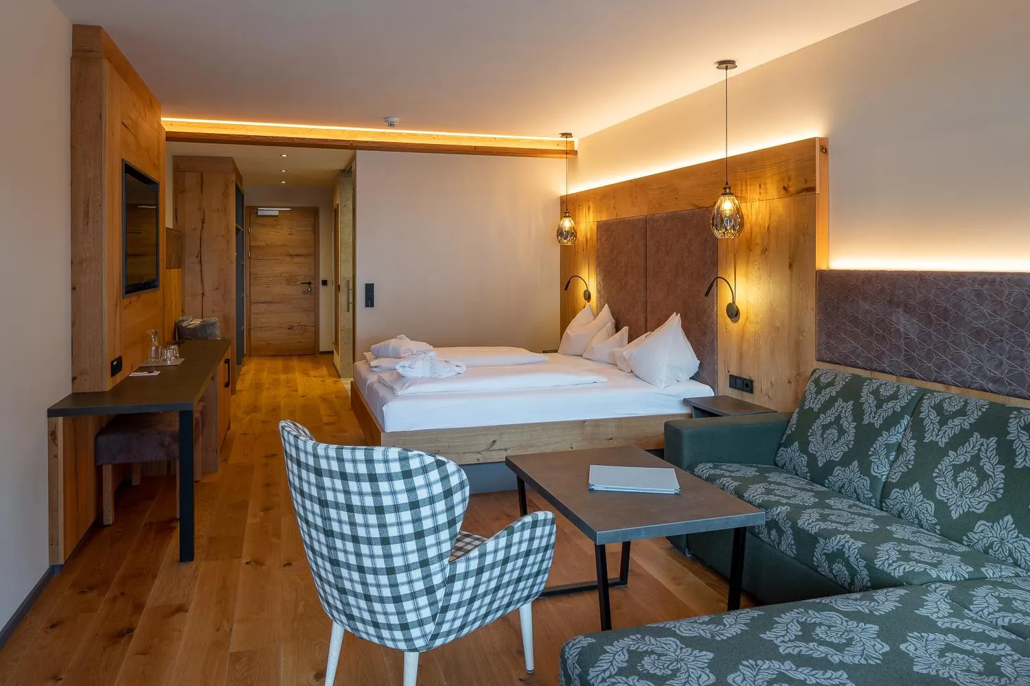 Photo of the whole room, Bed in Hotel Jagdschlössl