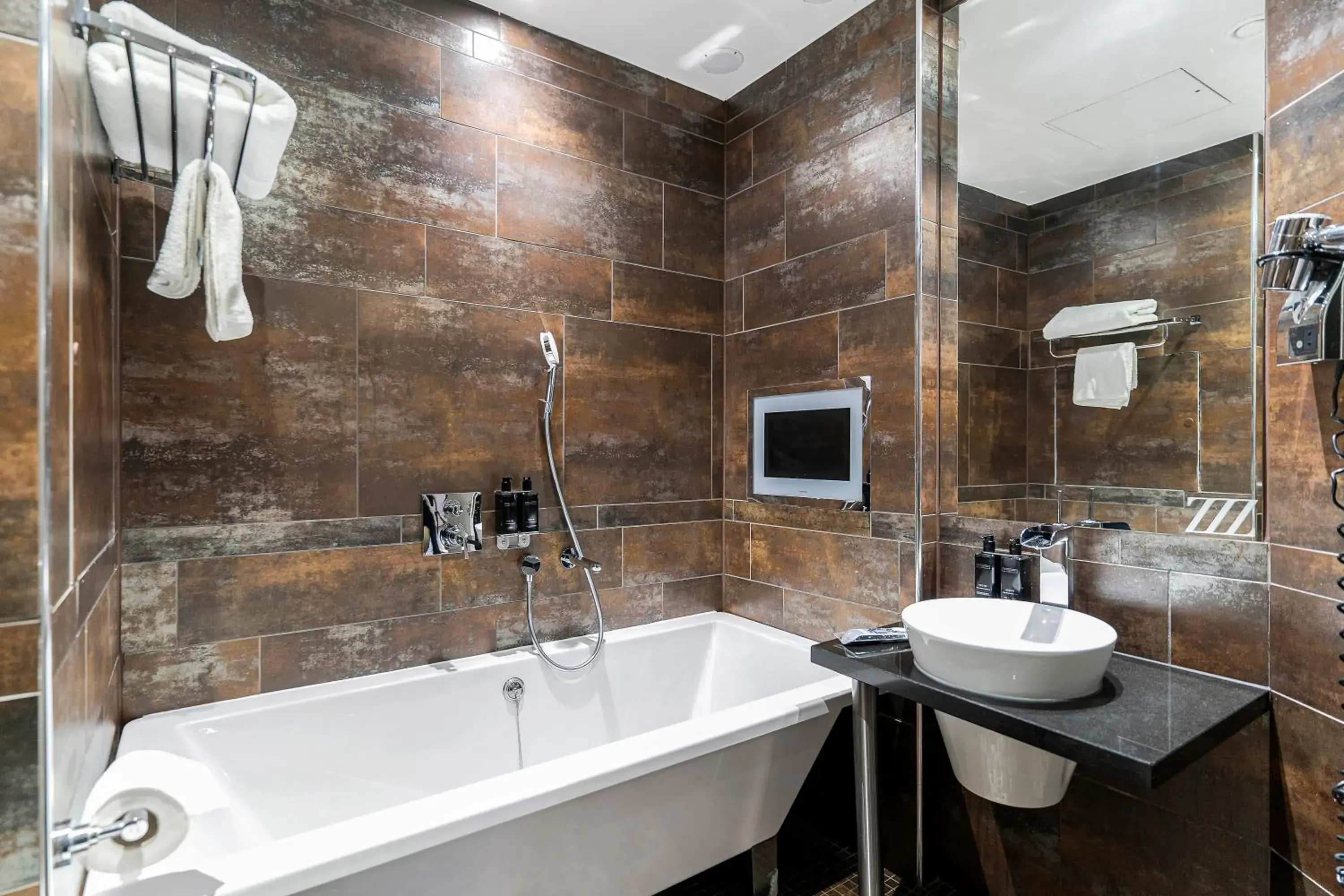 Bathroom in Roomzzz Manchester City Bathroom in Roomzzz Manchester City