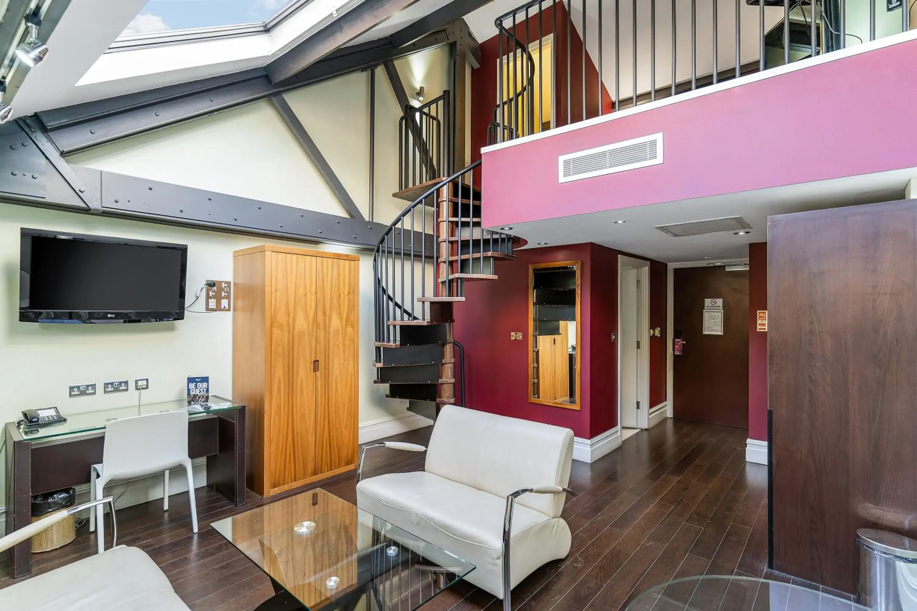 Loft Suite in Roomzzz Manchester City Loft Suite in Roomzzz Manchester City