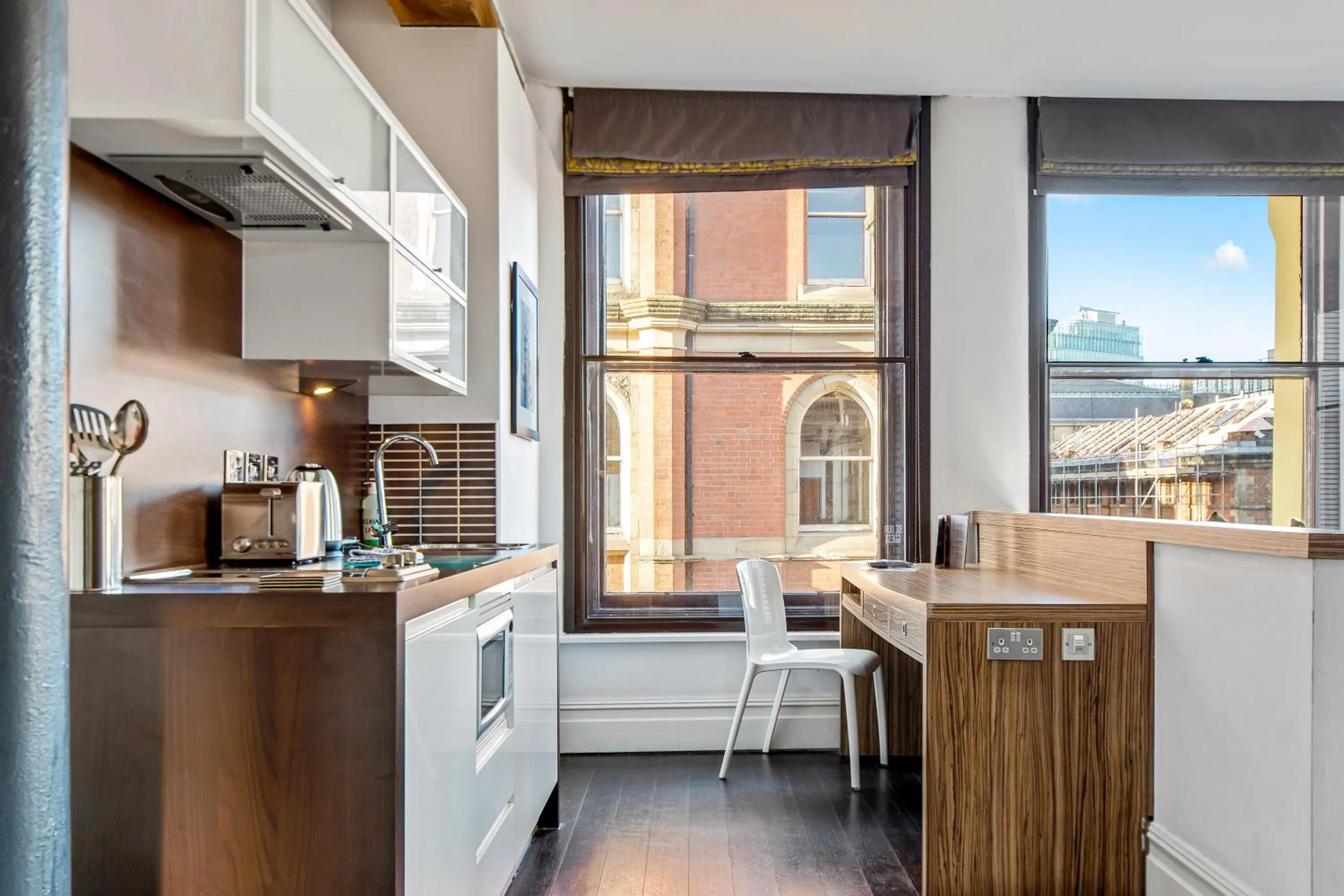 Kitchen or kitchenette in Roomzzz Manchester City