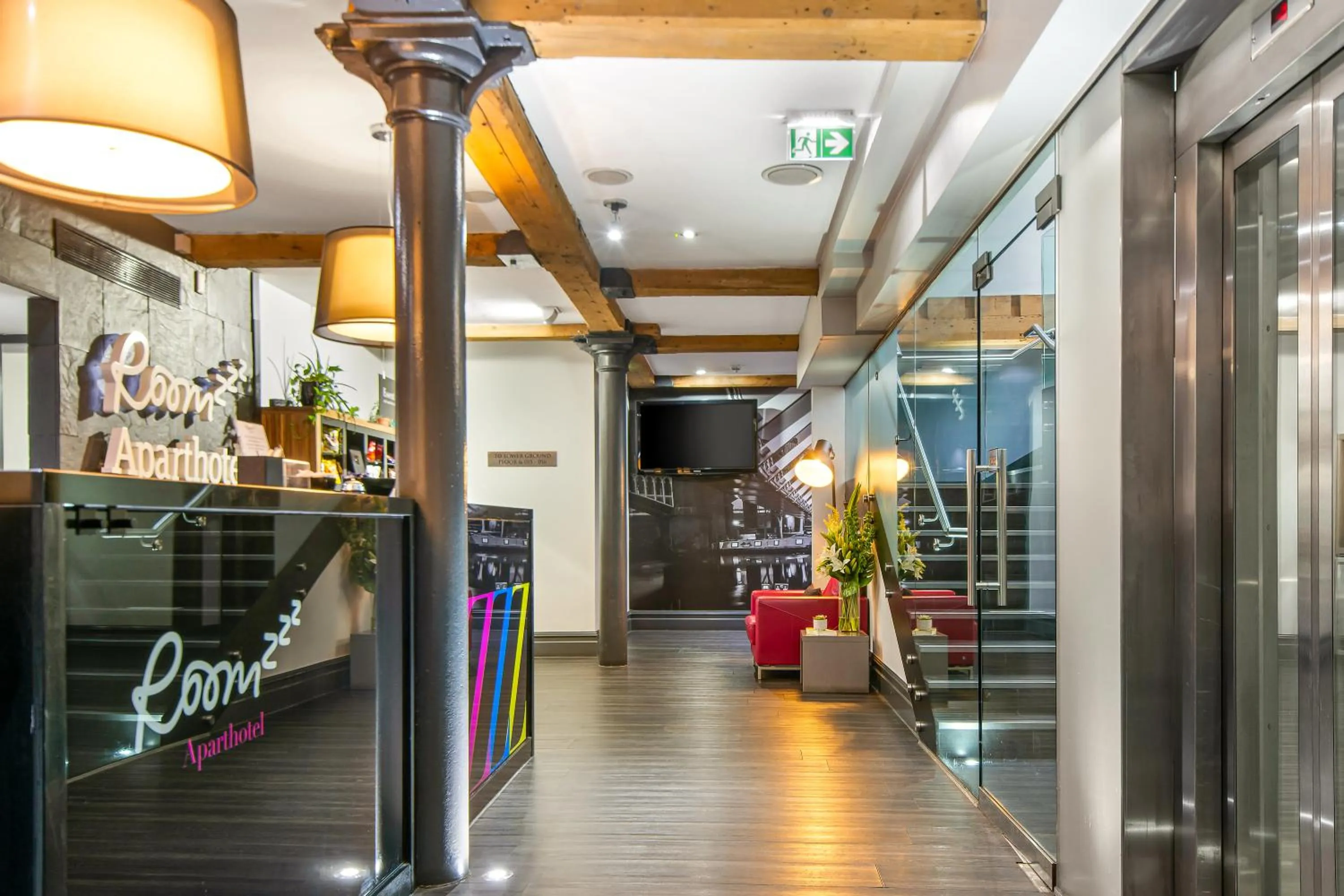 Lobby or reception in Roomzzz Manchester City