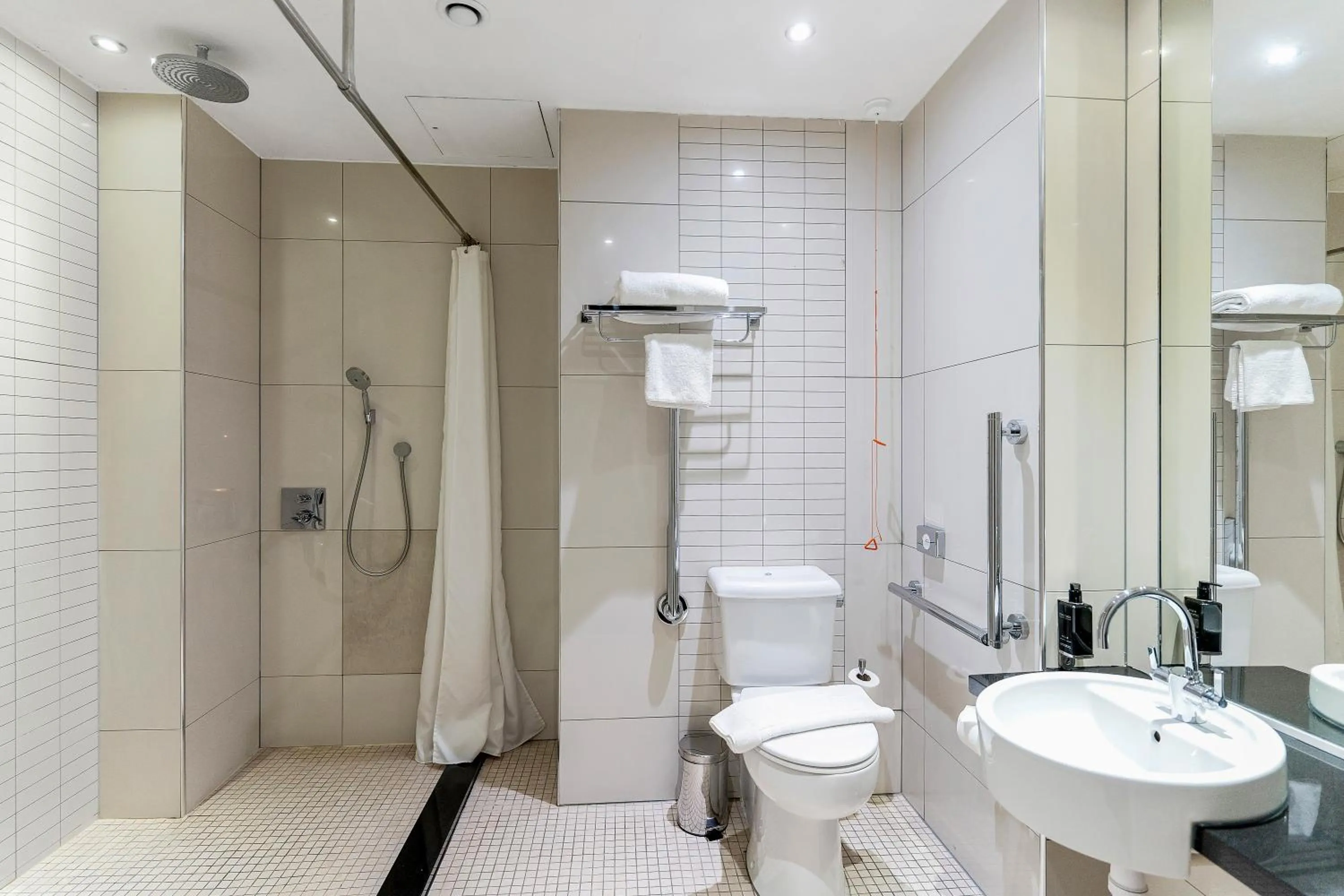 Bathroom in Roomzzz Manchester City