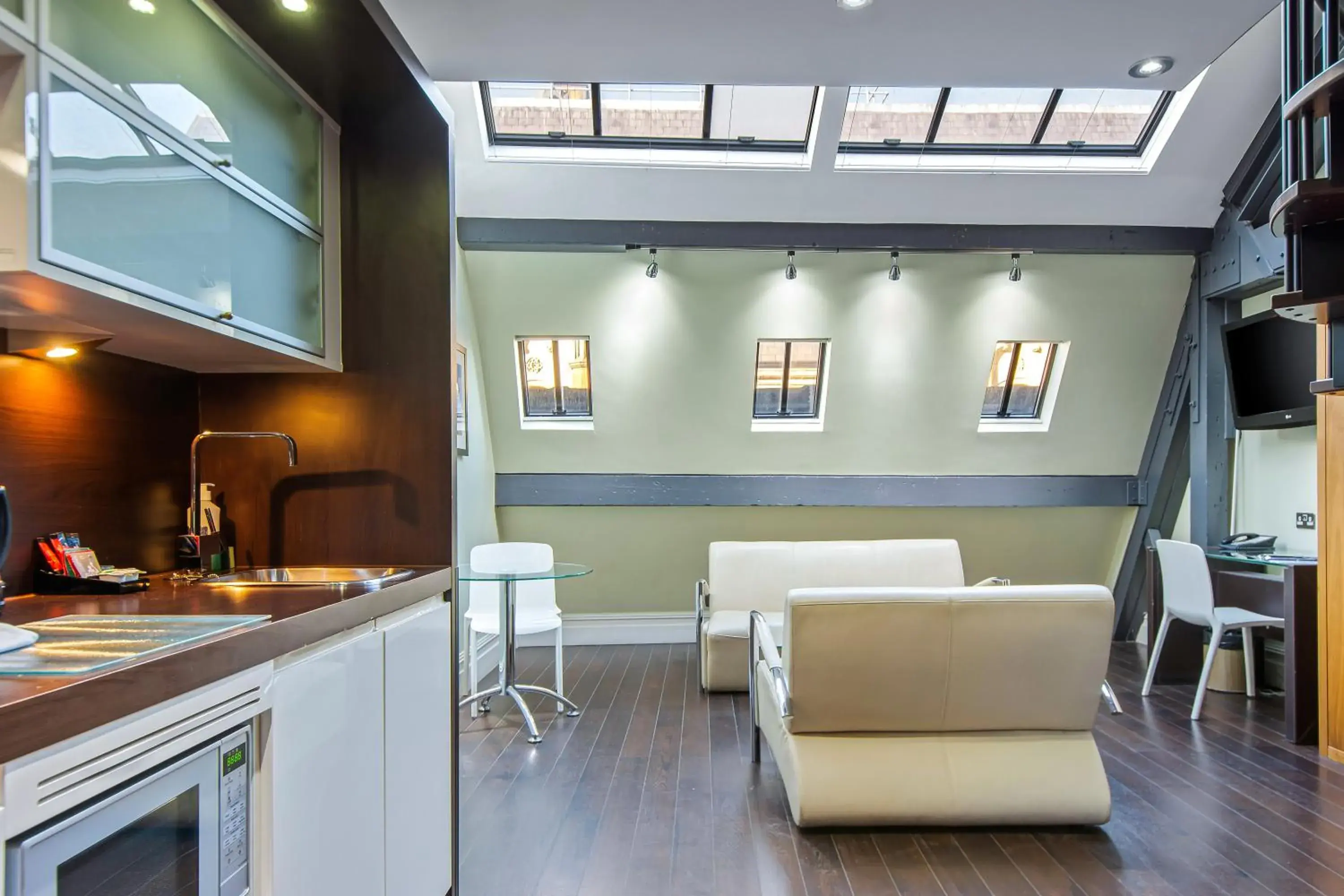 Kitchen or kitchenette in Roomzzz Manchester City Kitchen or kitchenette in Roomzzz Manchester City