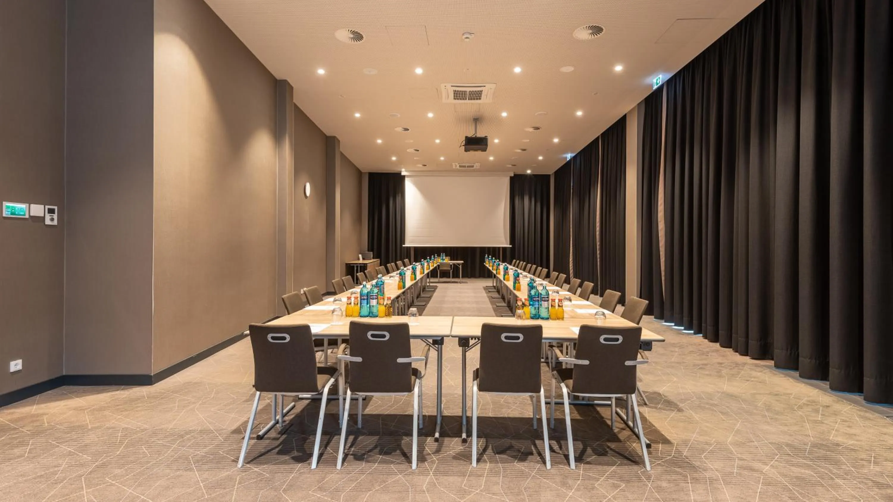 Meeting/conference room in Holiday Inn Frankfurt Airport by IHG