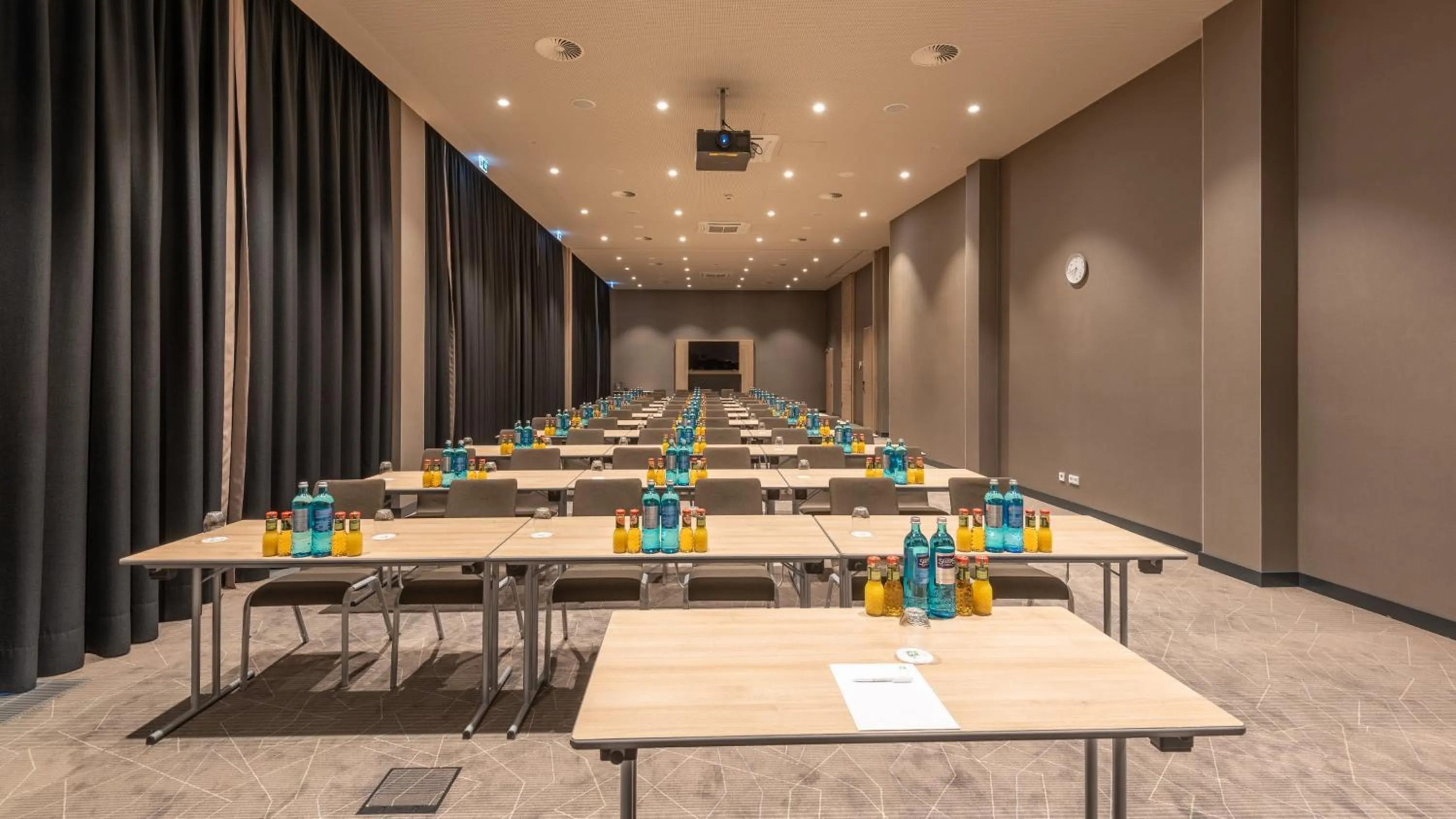 Meeting/conference room in Holiday Inn Frankfurt Airport by IHG