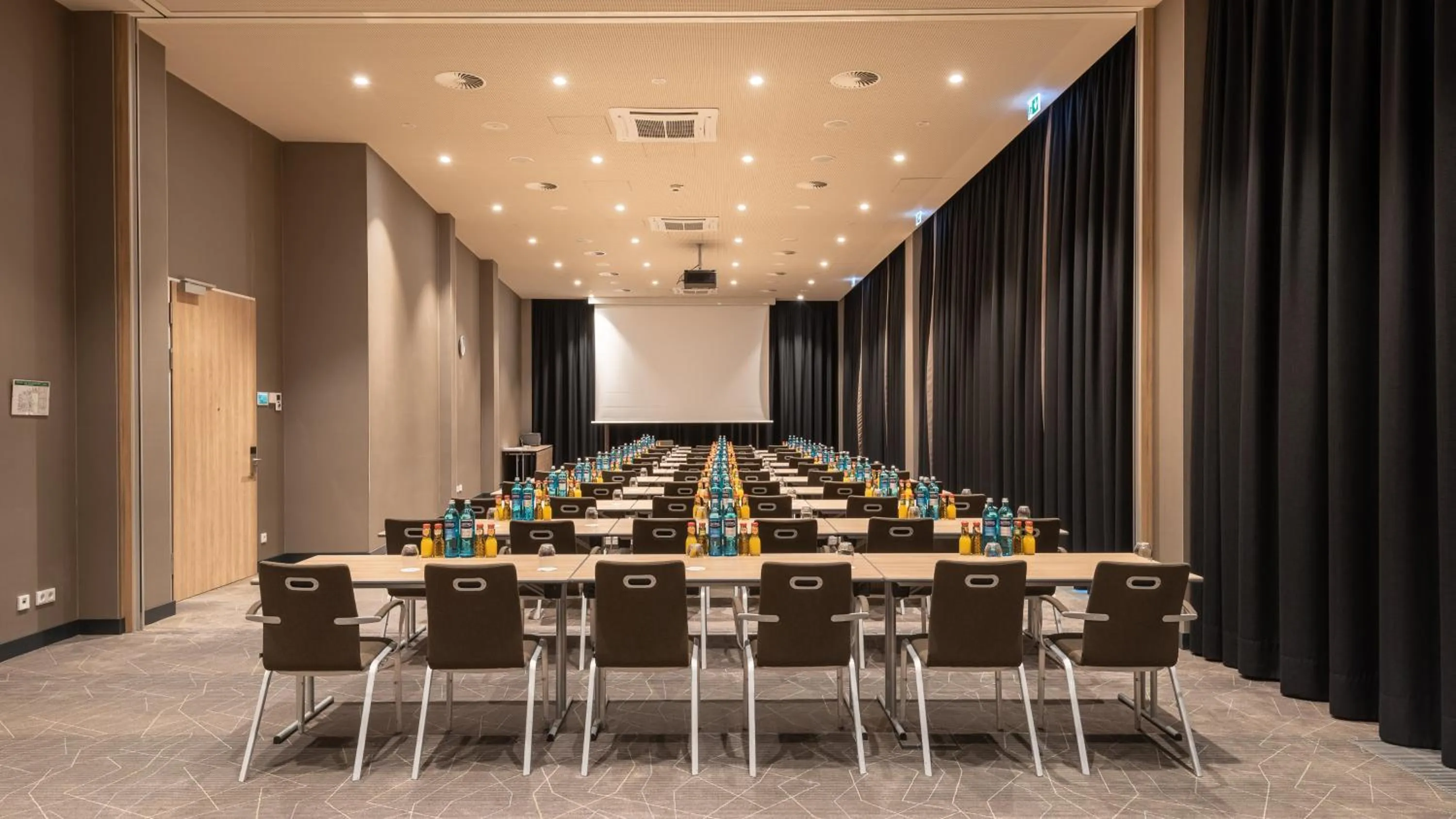 Meeting/conference room in Holiday Inn Frankfurt Airport by IHG