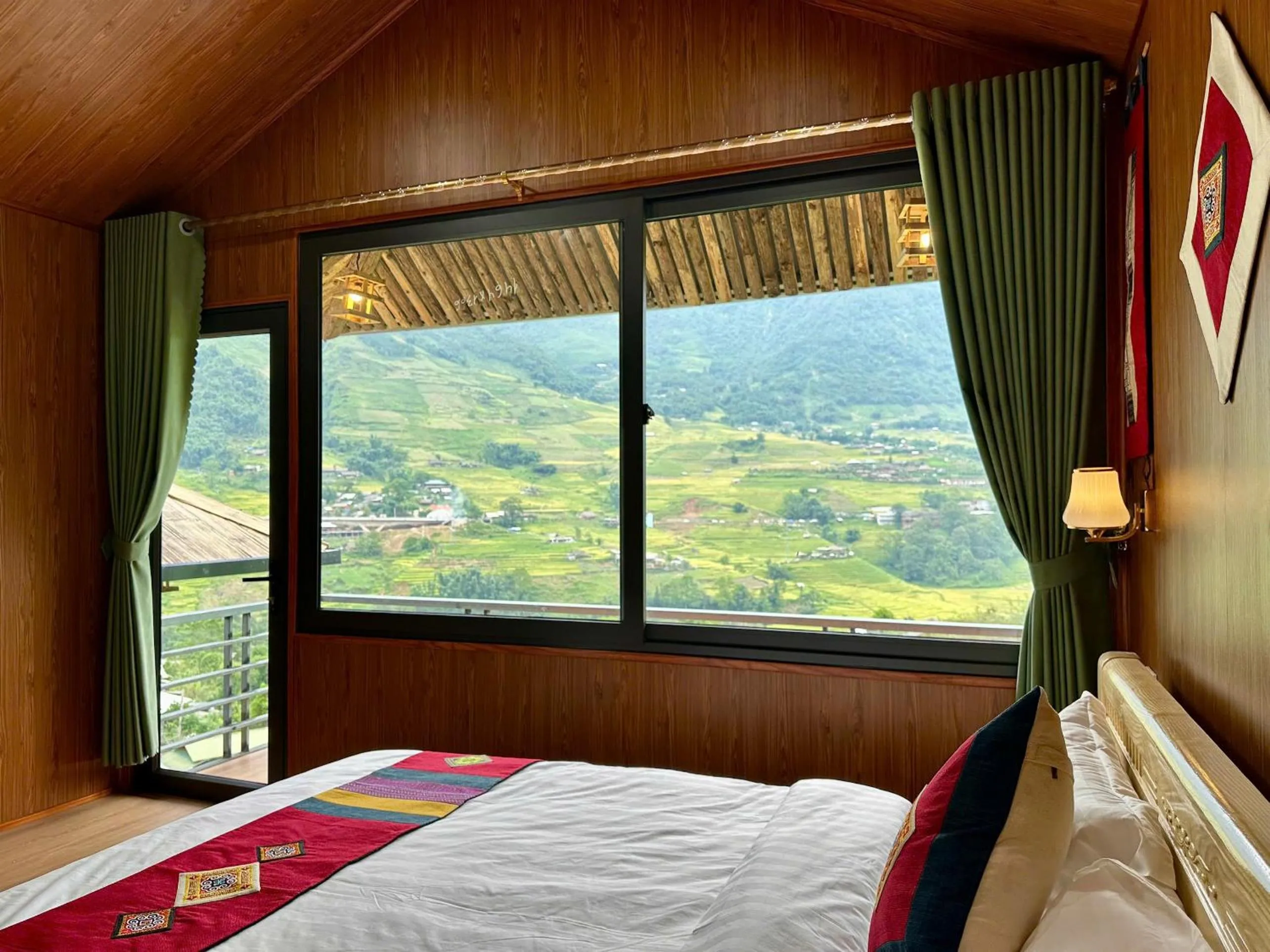 Bed in Tavan Chopai Homestay