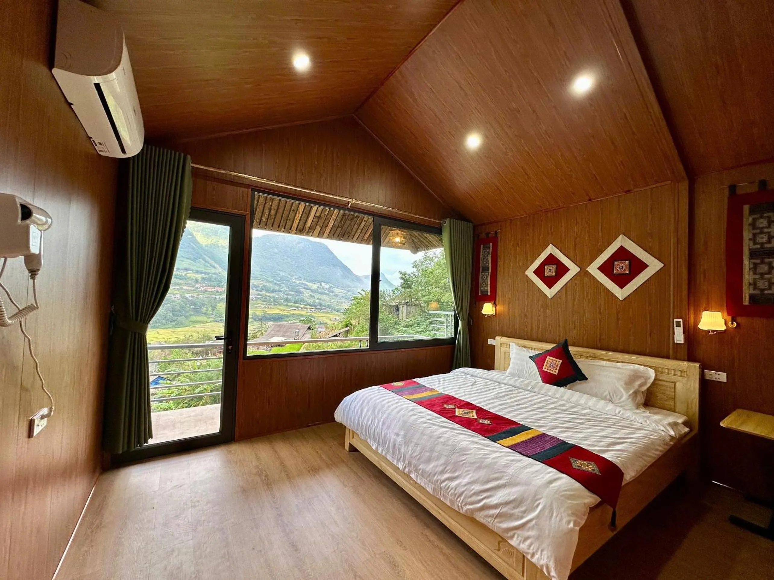 Bed in Tavan Chopai Homestay
