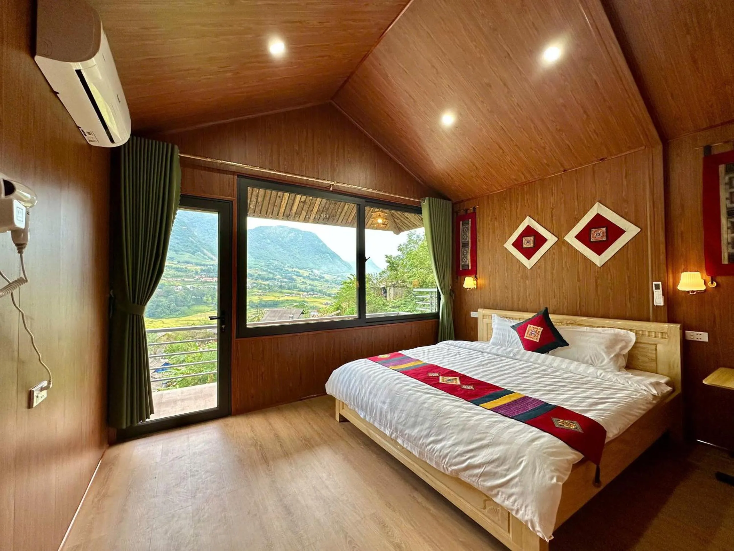 Bed in Tavan Chopai Homestay