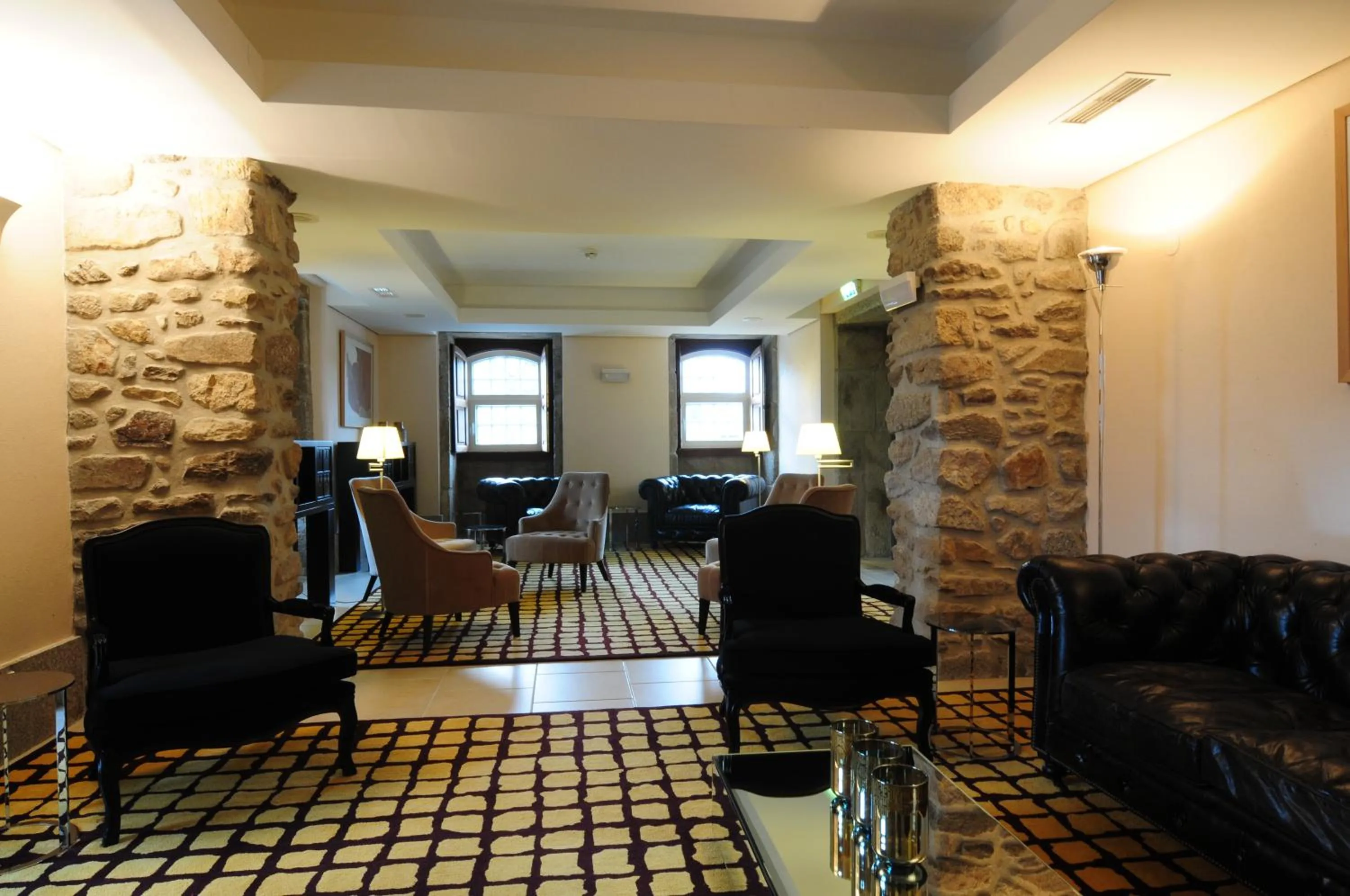 Lounge or bar in INATEL Linhares da Beira Hotel Rural