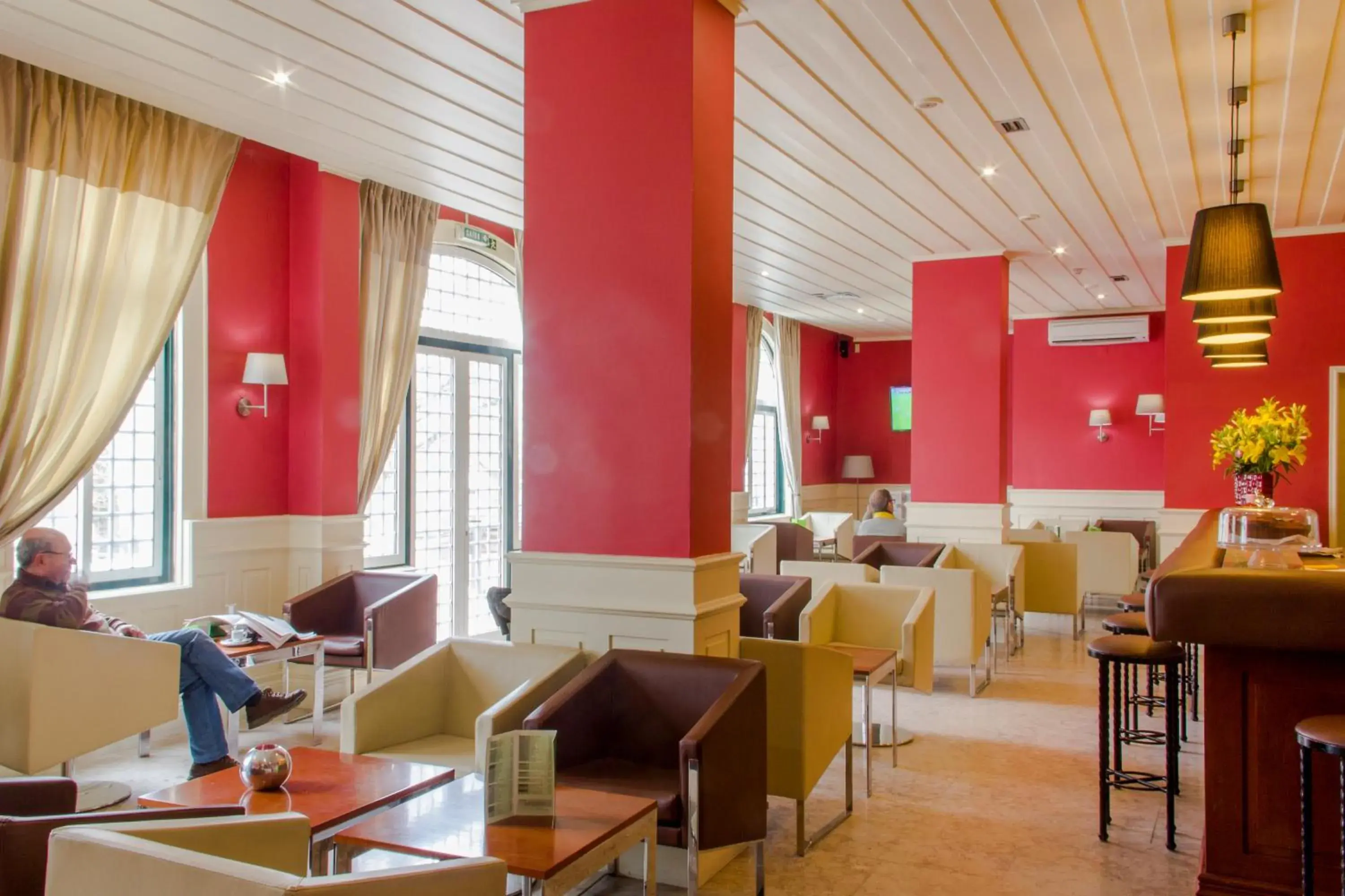 Lounge or bar in INATEL Palace S.Pedro Do Sul Lounge or bar in INATEL Palace S.Pedro Do Sul