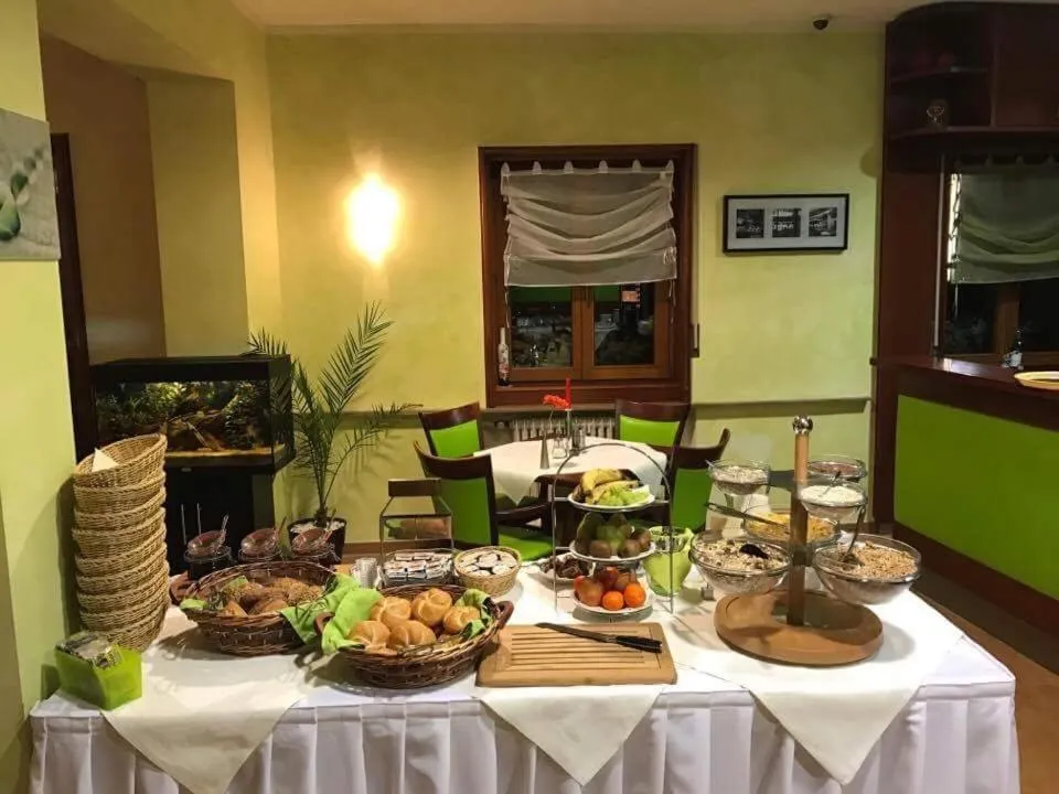 Buffet breakfast in Parkhotel Zirndorf