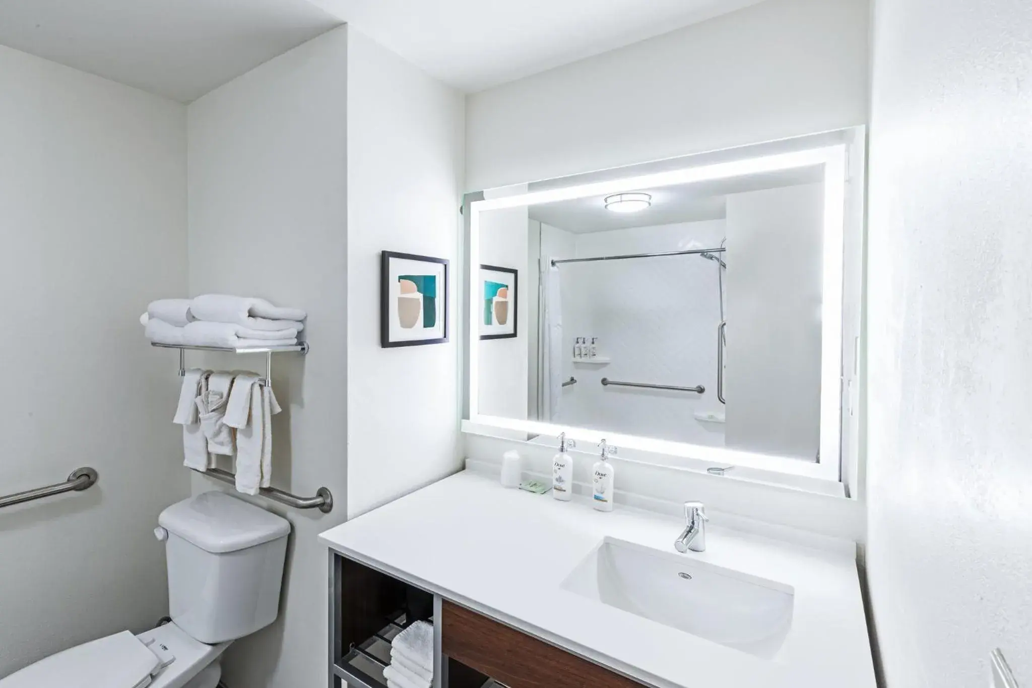 Bathroom in Holiday Inn Hotel & Suites Tulsa South by IHG Bathroom in Holiday Inn Hotel & Suites Tulsa South by IHG