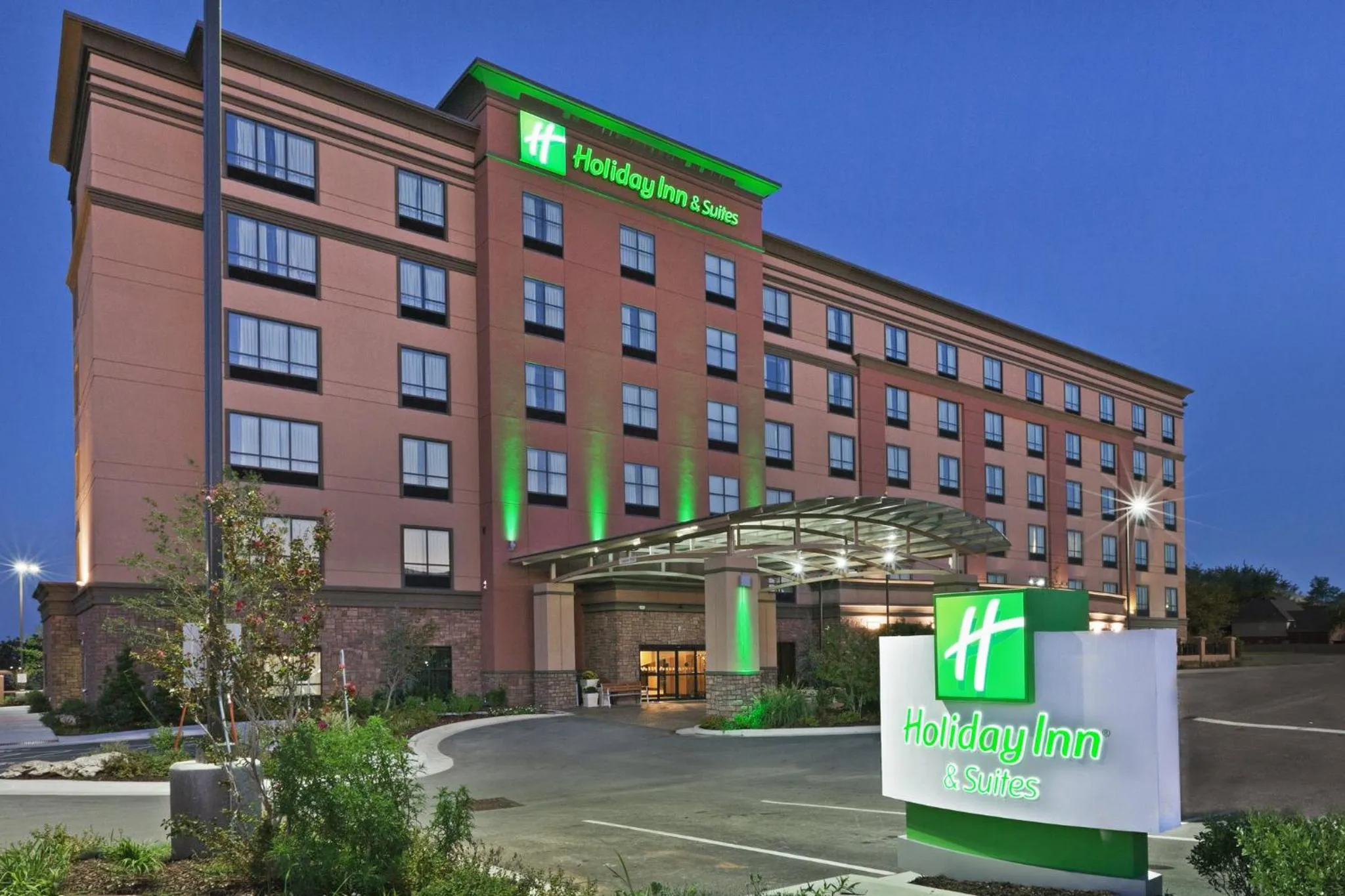 Property building in Holiday Inn Hotel & Suites Tulsa South by IHG