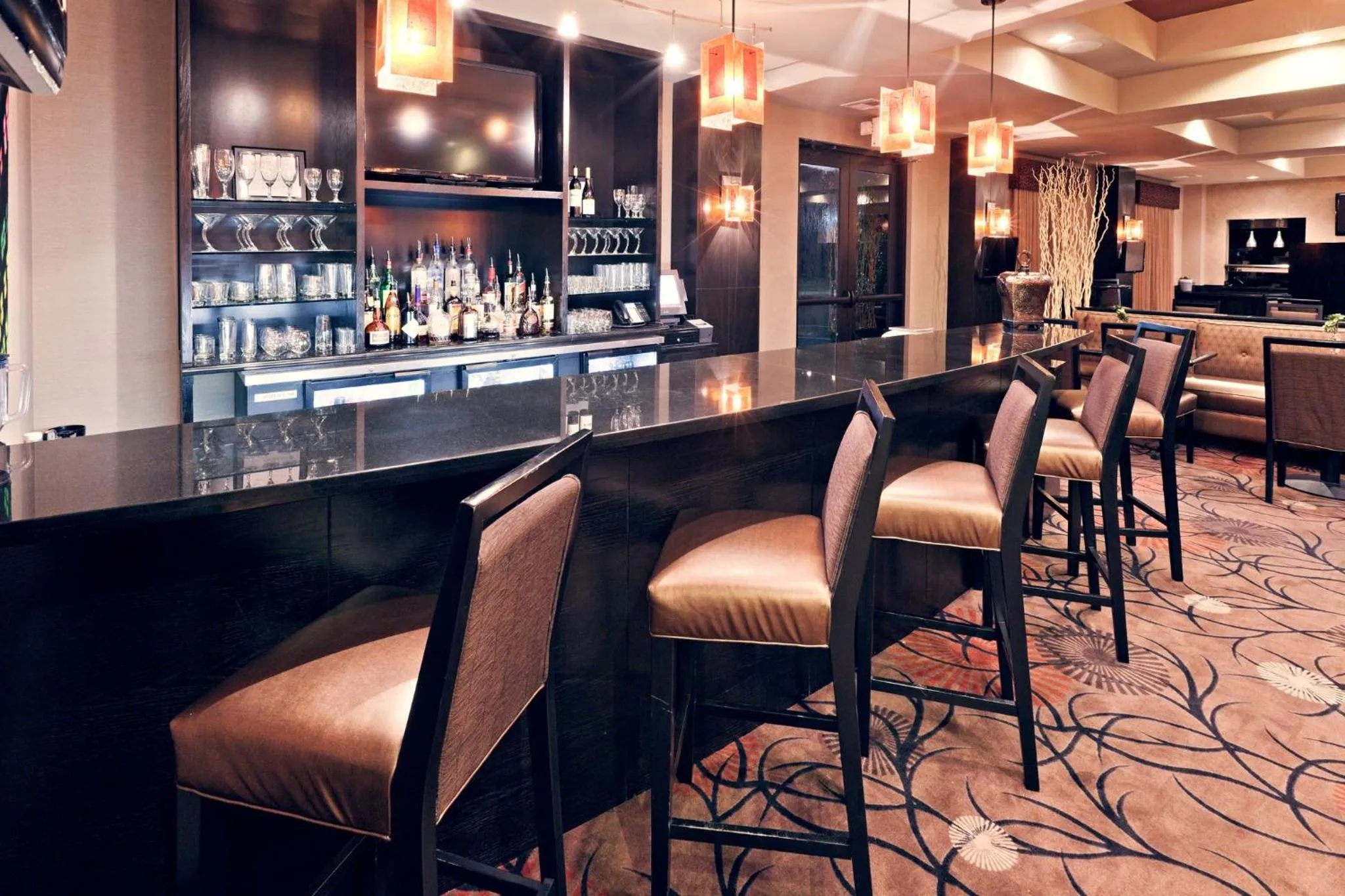 Lounge or bar in Holiday Inn Hotel & Suites Tulsa South by IHG