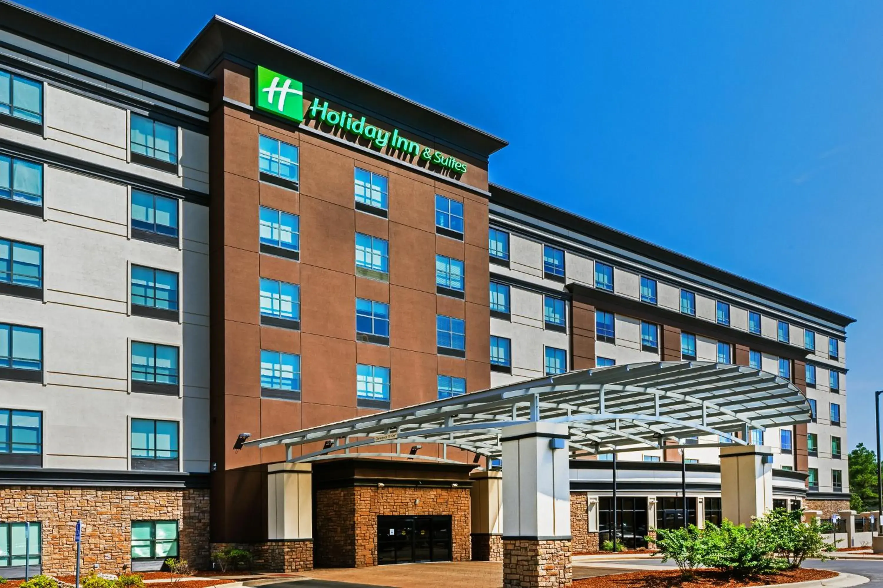Property building in Holiday Inn Hotel & Suites Tulsa South by IHG Property building in Holiday Inn Hotel & Suites Tulsa South by IHG