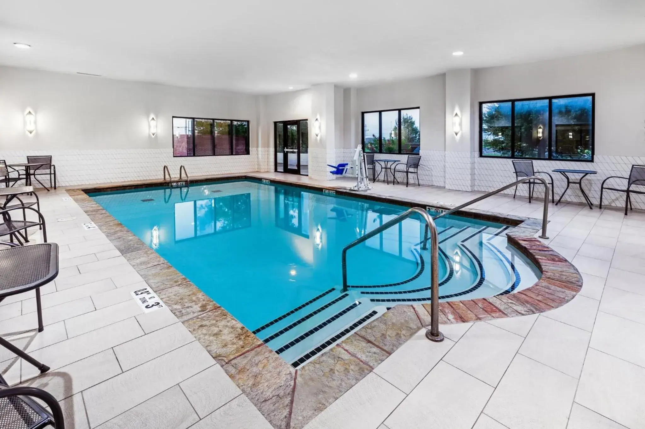 Swimming pool in Holiday Inn Hotel & Suites Tulsa South by IHG Swimming pool in Holiday Inn Hotel & Suites Tulsa South by IHG