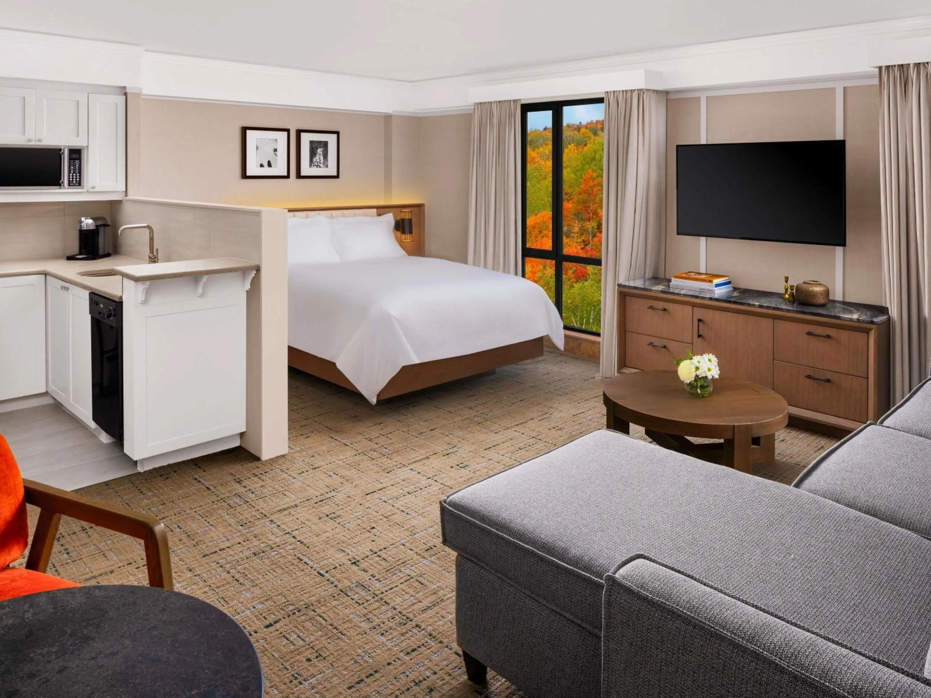 Bedroom, Bed in Fairmont Tremblant