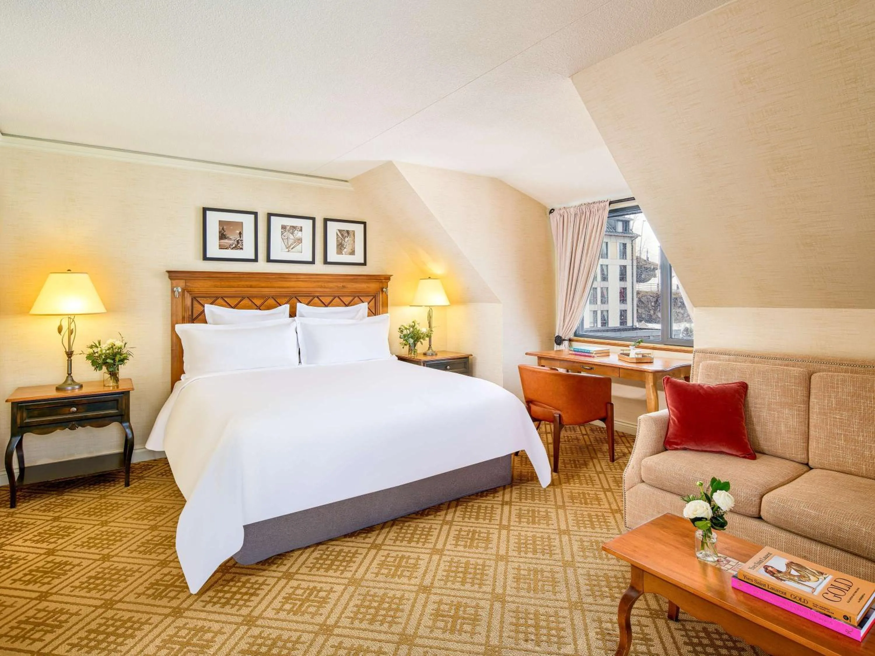 Deluxe King Room with Seating Area and Sofa Bed in Fairmont Tremblant