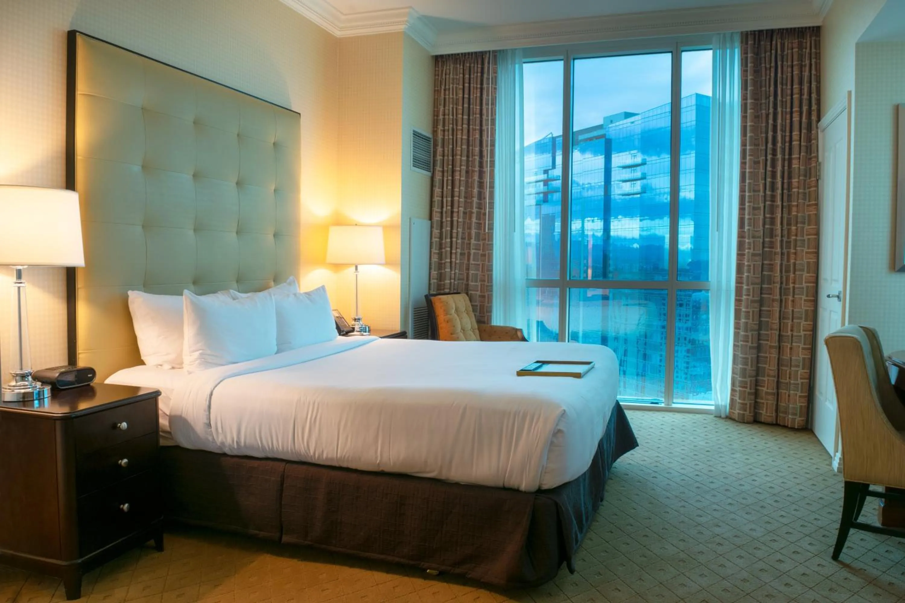 Photo of the whole room, Bed in The Signature at MGM Grand - All Suites