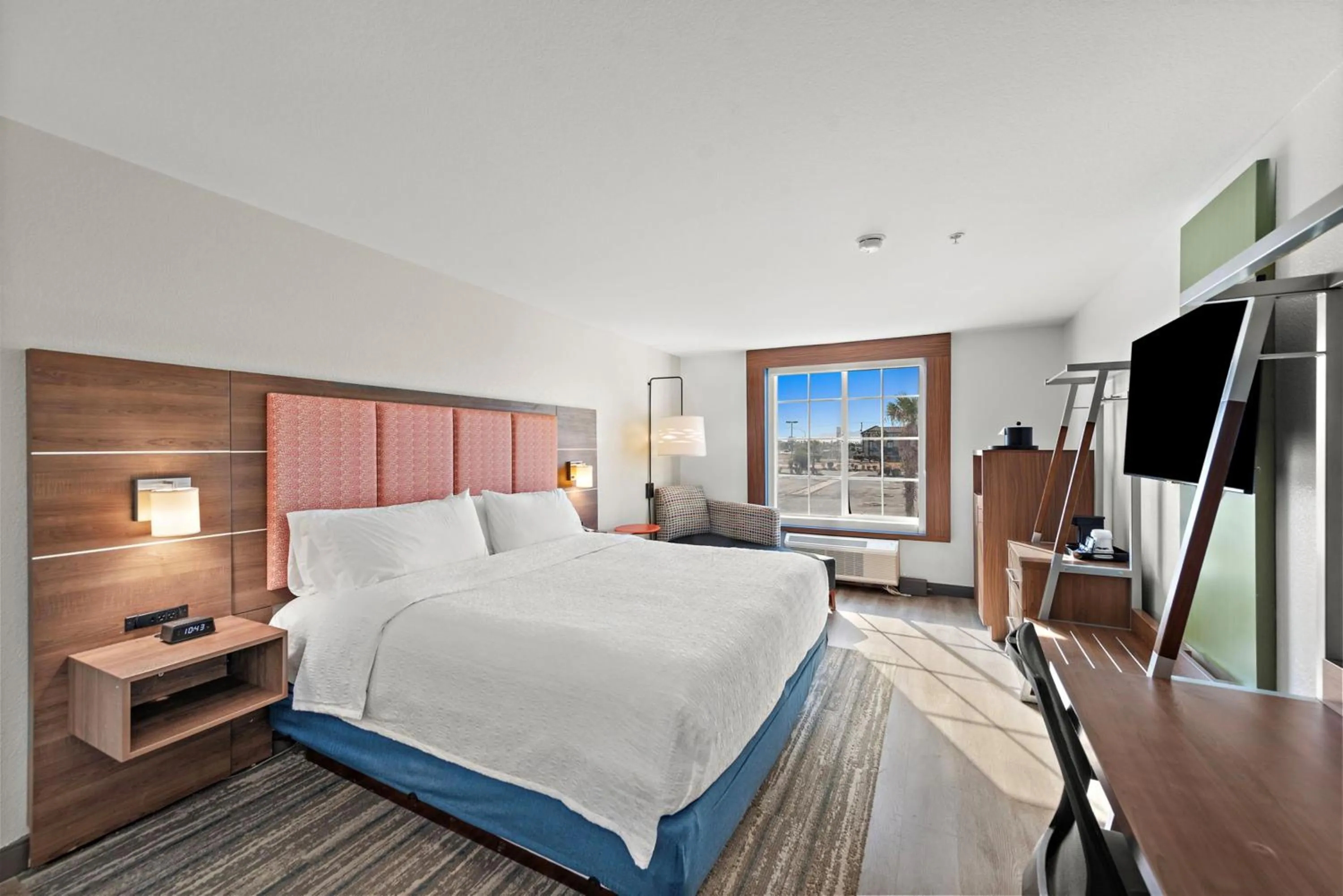 Bedroom, Bed in Hampton Inn by Hilton Calexico