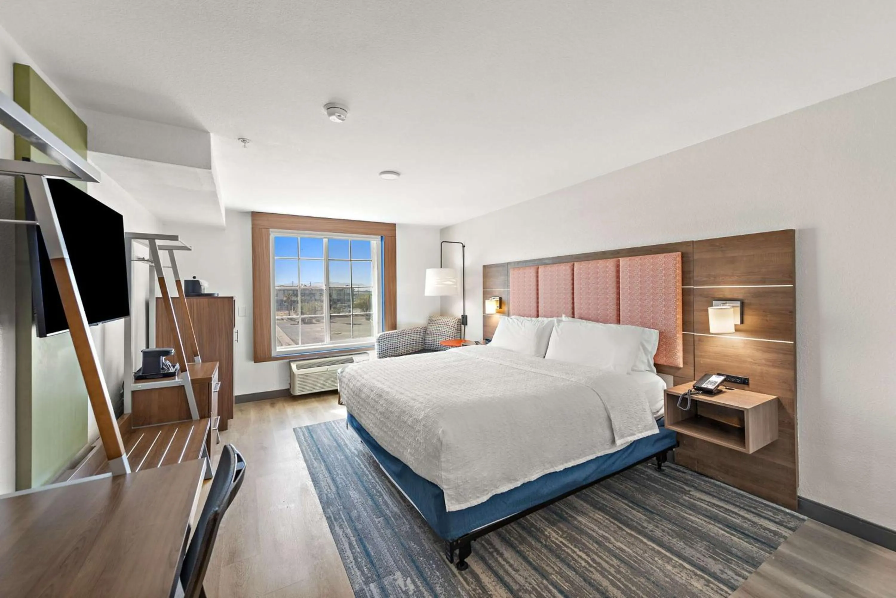 Bed in Hampton Inn by Hilton Calexico