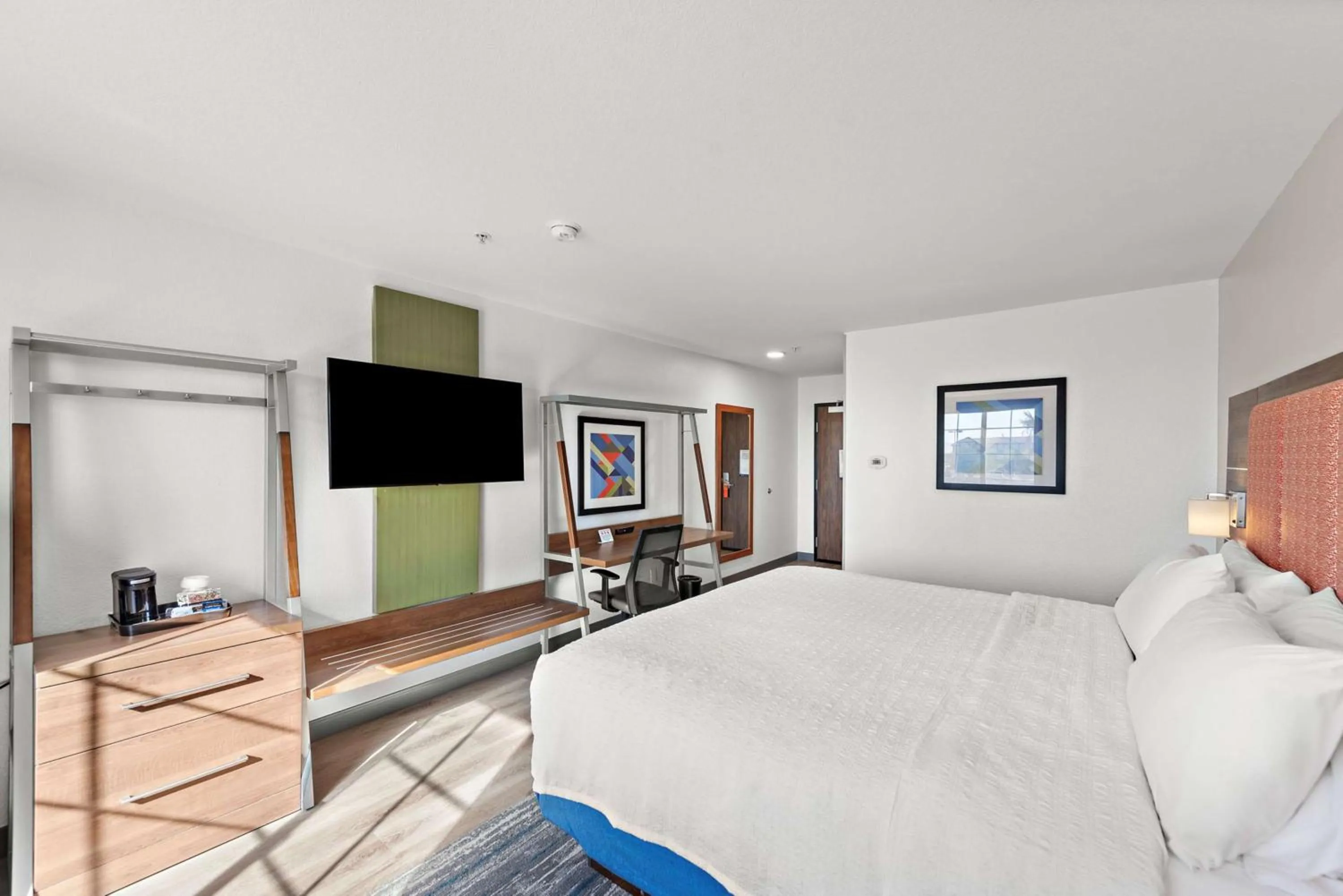 Bed in Hampton Inn by Hilton Calexico