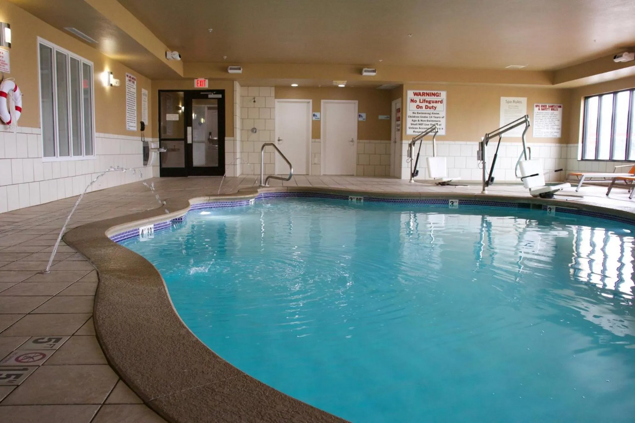 Swimming pool in Holiday Inn Express Hotel & Suites Crawfordsville by IHG